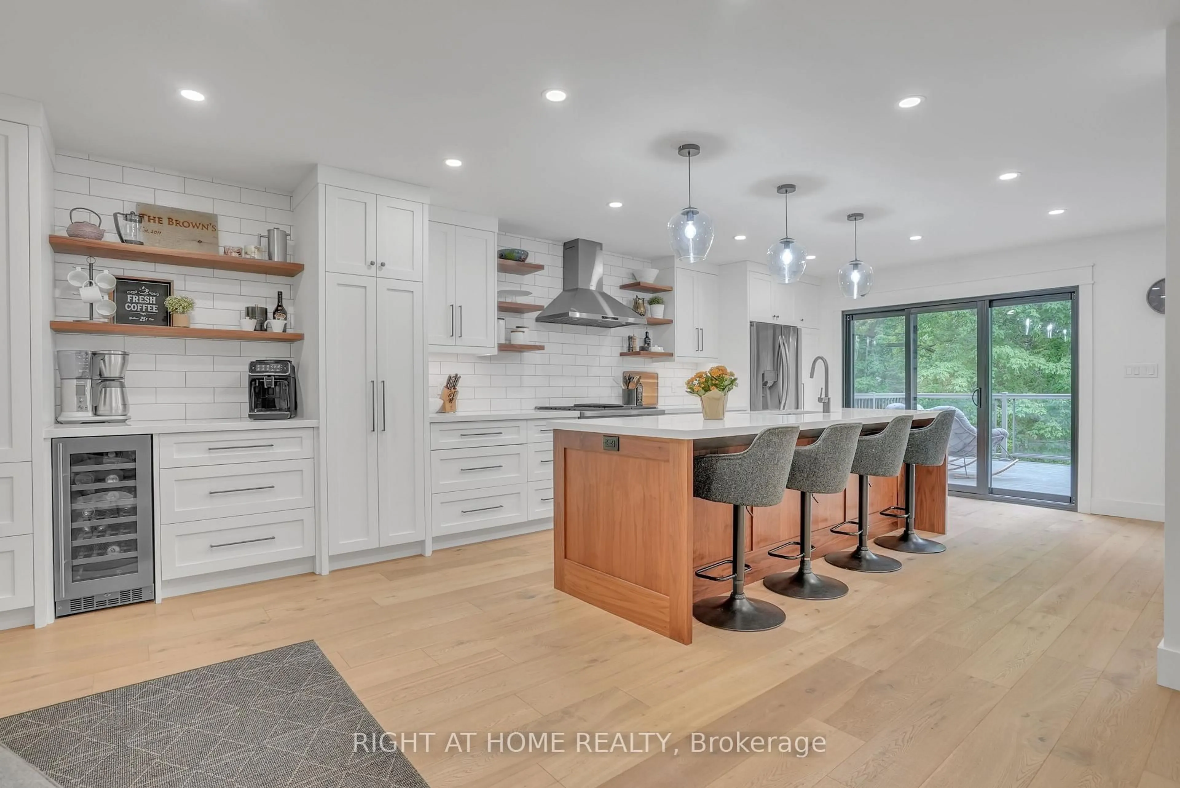 Open concept kitchen, unknown for 3421 13 Line, Bradford West Gwillimbury Ontario L0L 1L0