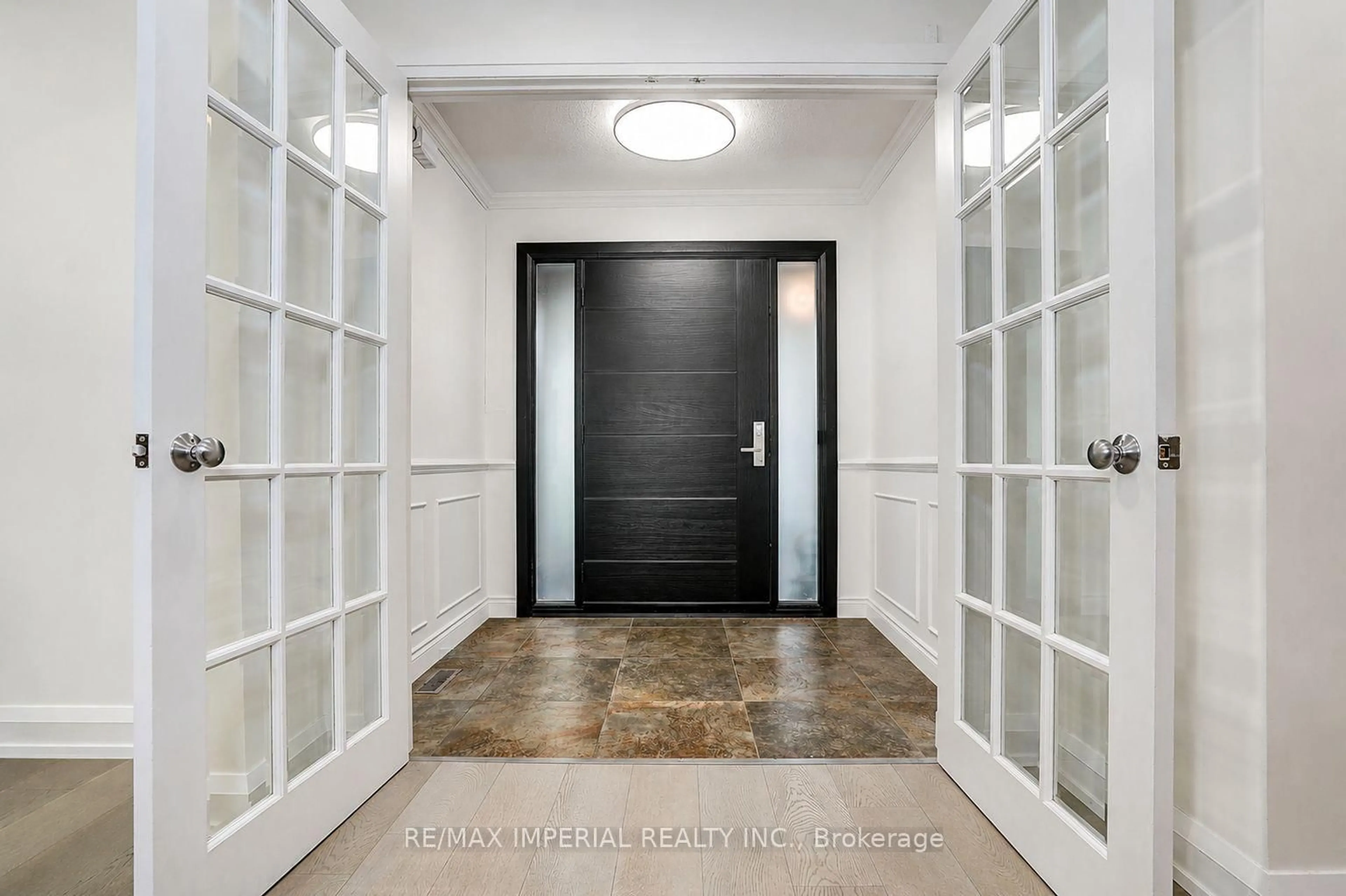 Indoor entryway for 176 Timpson Dr, Aurora Ontario L4G 5N2