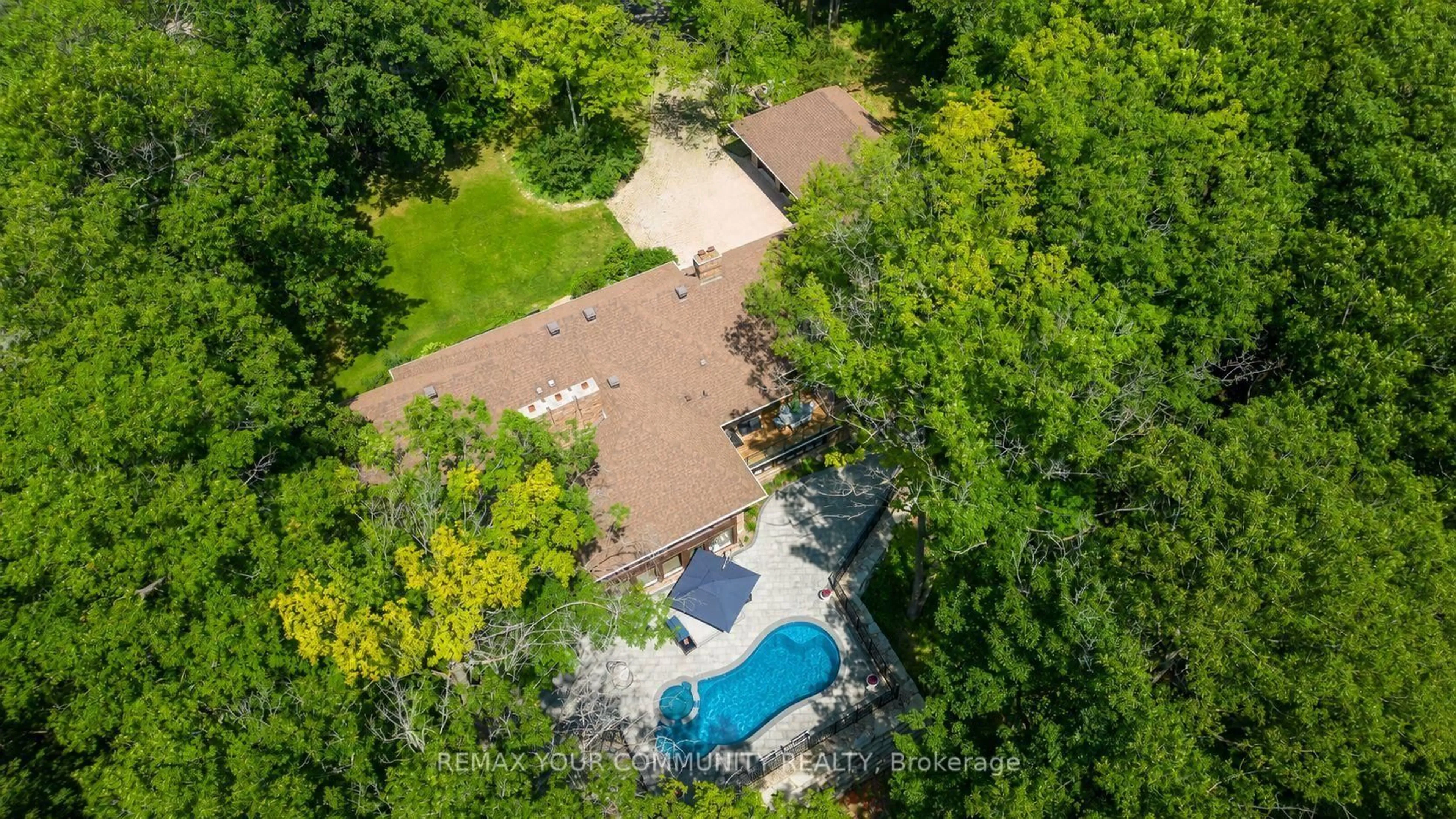 A pic from outside/outdoor area/front of a property/back of a property/a pic from drone, unknown for 76 Trailwood Cres, Richmond Hill Ontario L4E 3L9