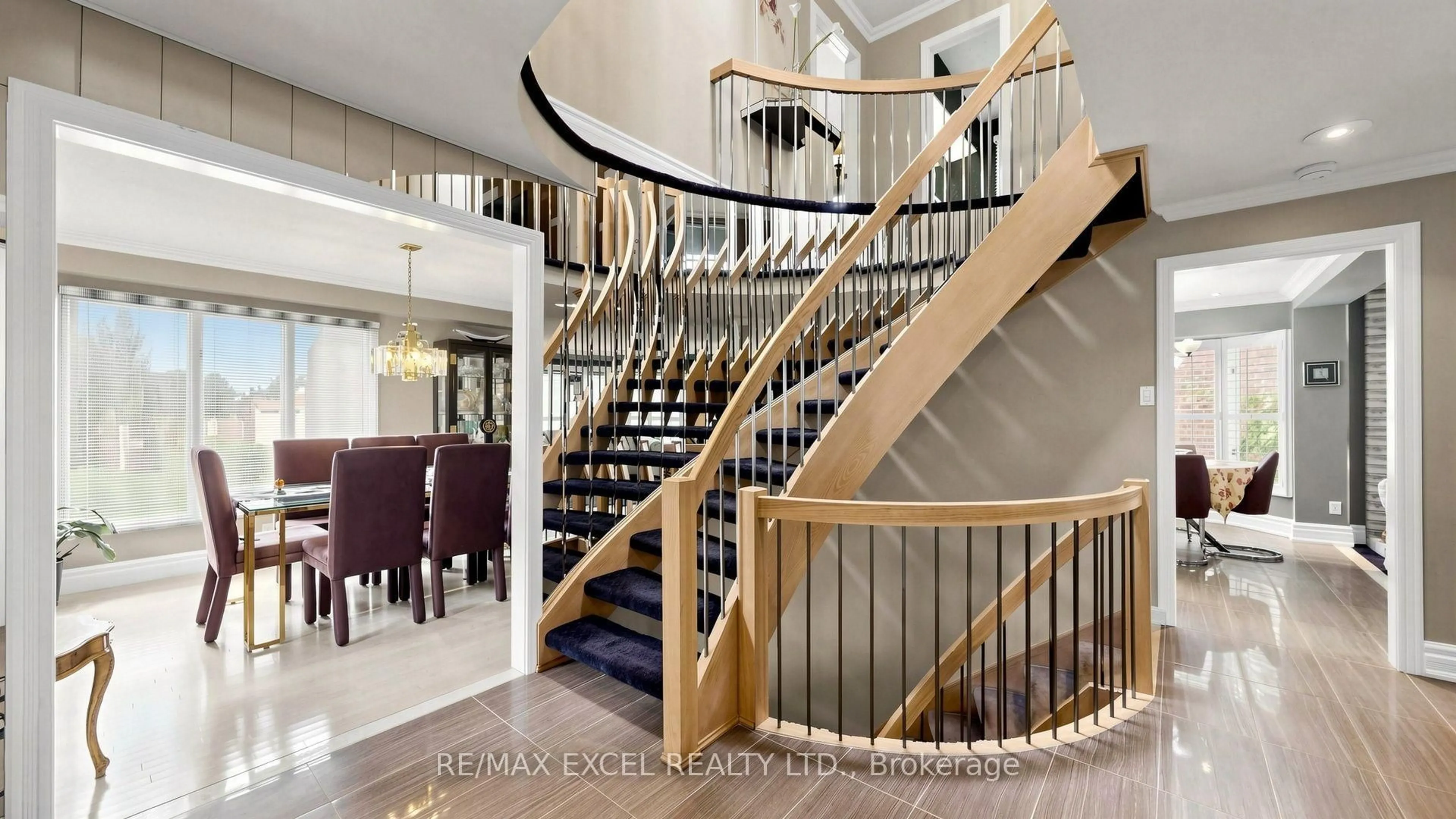 Indoor foyer for 11 Alexis Rd, Markham Ontario L3T 6Z2