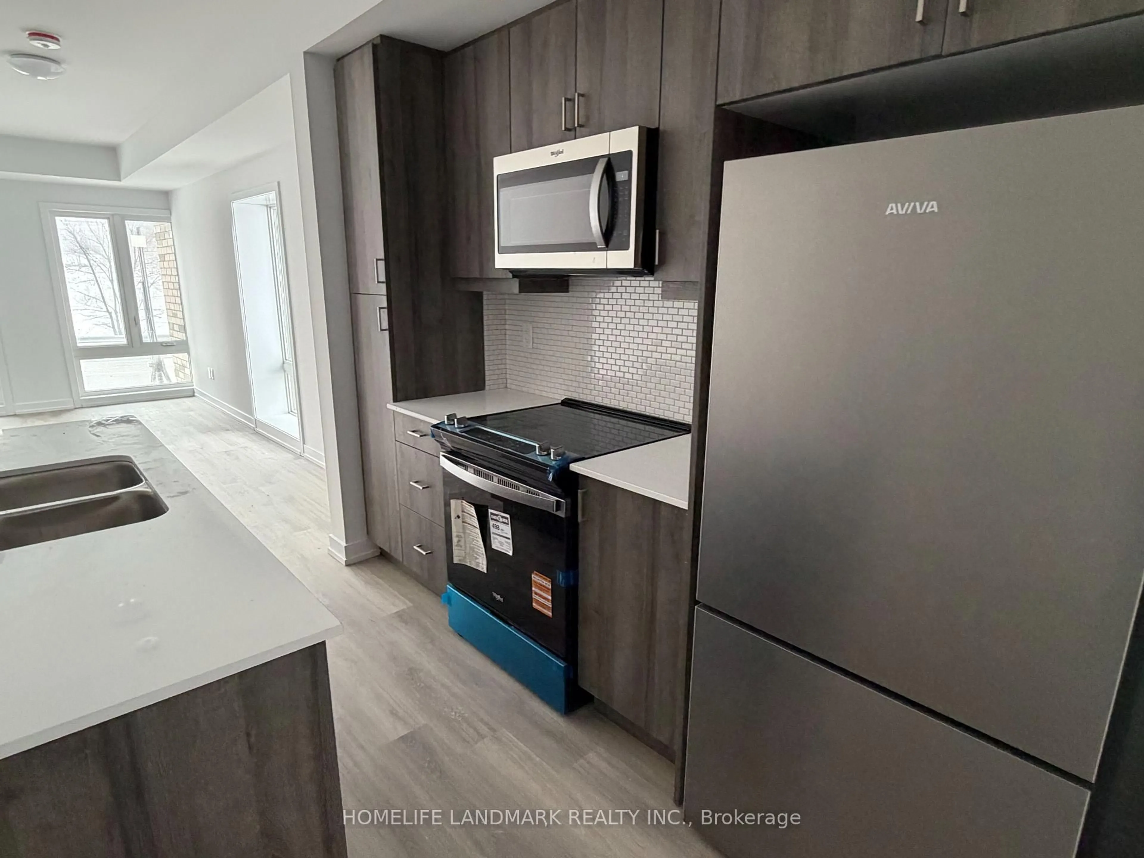 Standard kitchen, unknown for 5 Bancroft Lane #301, Richmond Hill Ontario L4E 1M1