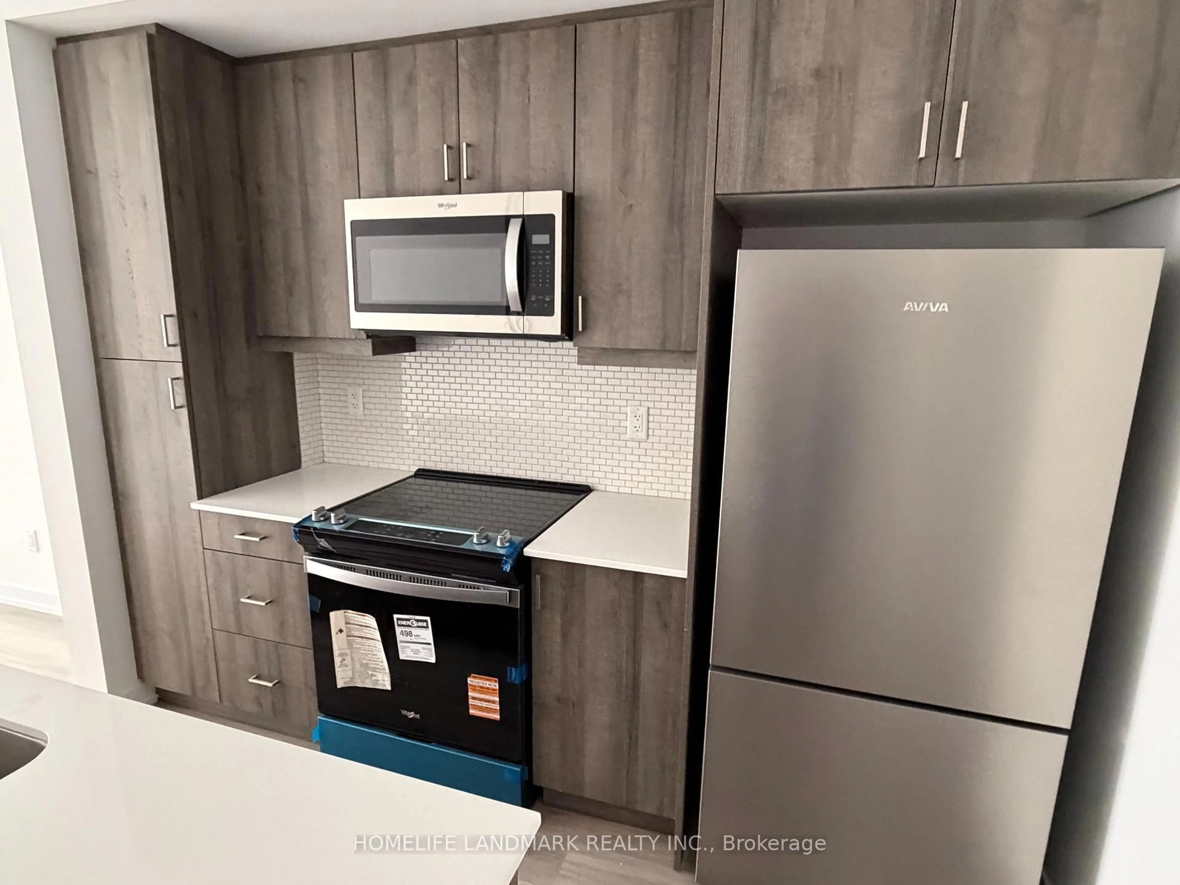 Standard kitchen, unknown for 5 Bancroft Lane #301, Richmond Hill Ontario L4E 1M1