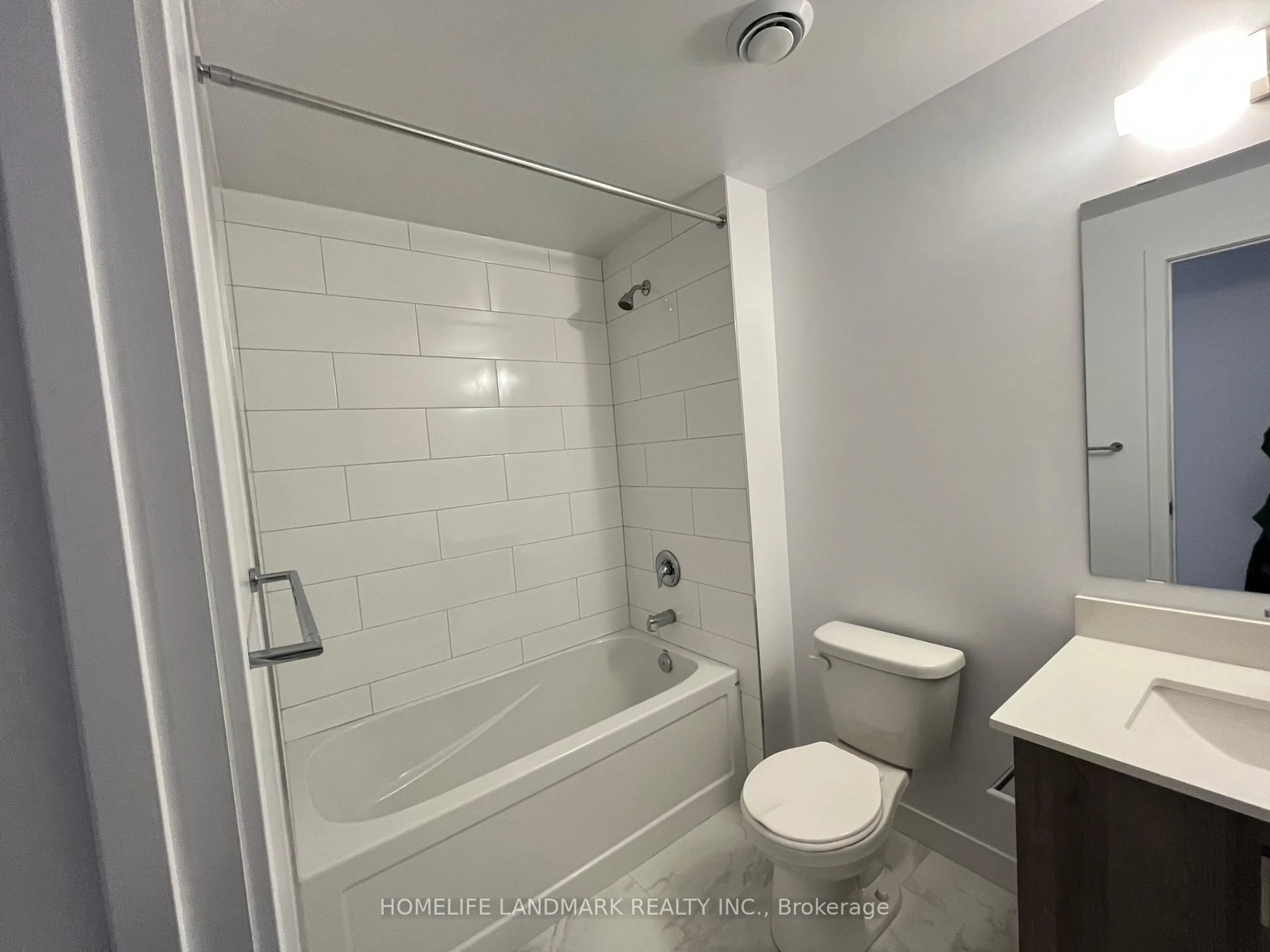 Standard bathroom, unknown for 5 Bancroft Lane #316, Richmond Hill Ontario L4E 1M1