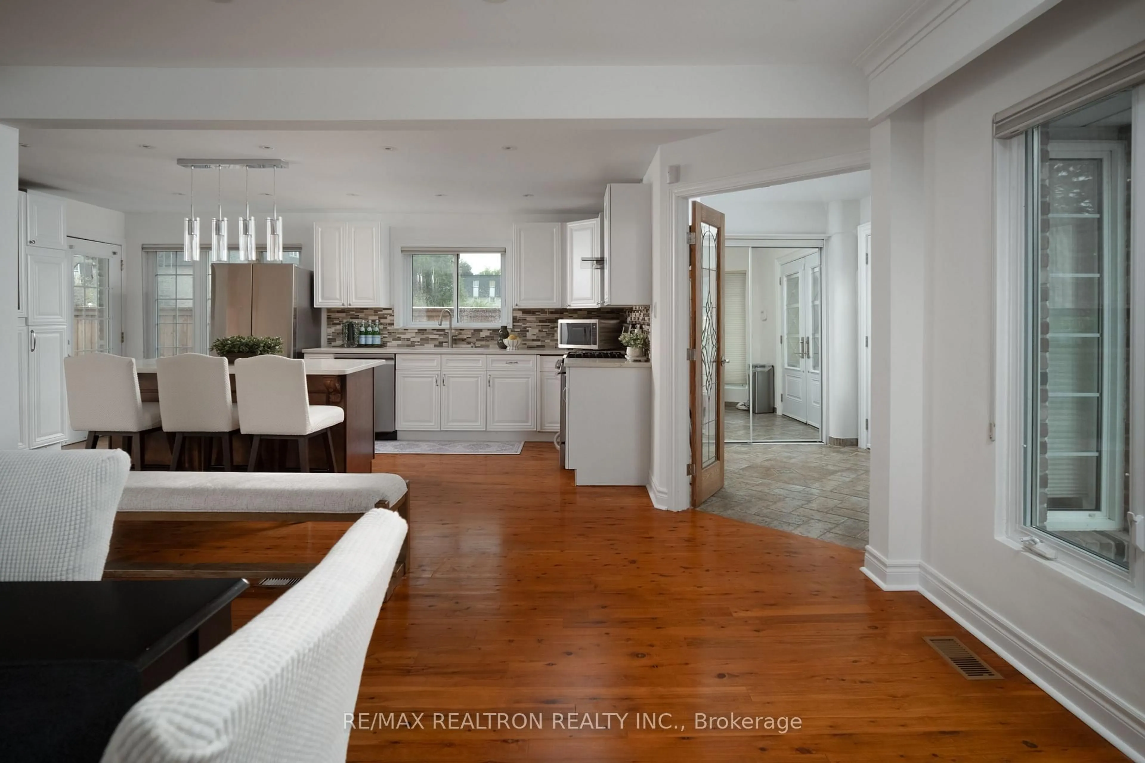 Open concept kitchen, ceramic/tile floor for 132 Morgan Ave, Markham Ontario L3T 1R7