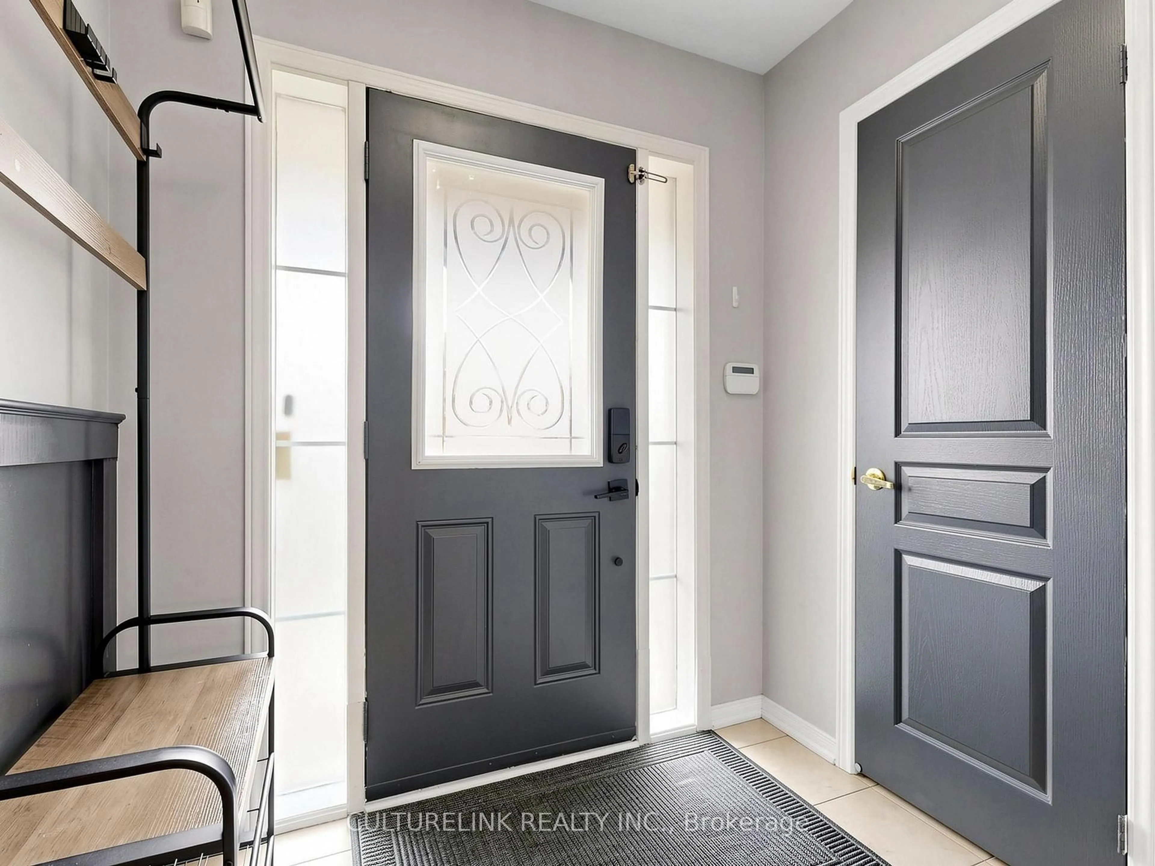 Indoor entryway for 114 Duffin Dr, Whitchurch-Stouffville Ontario L4A 0X3