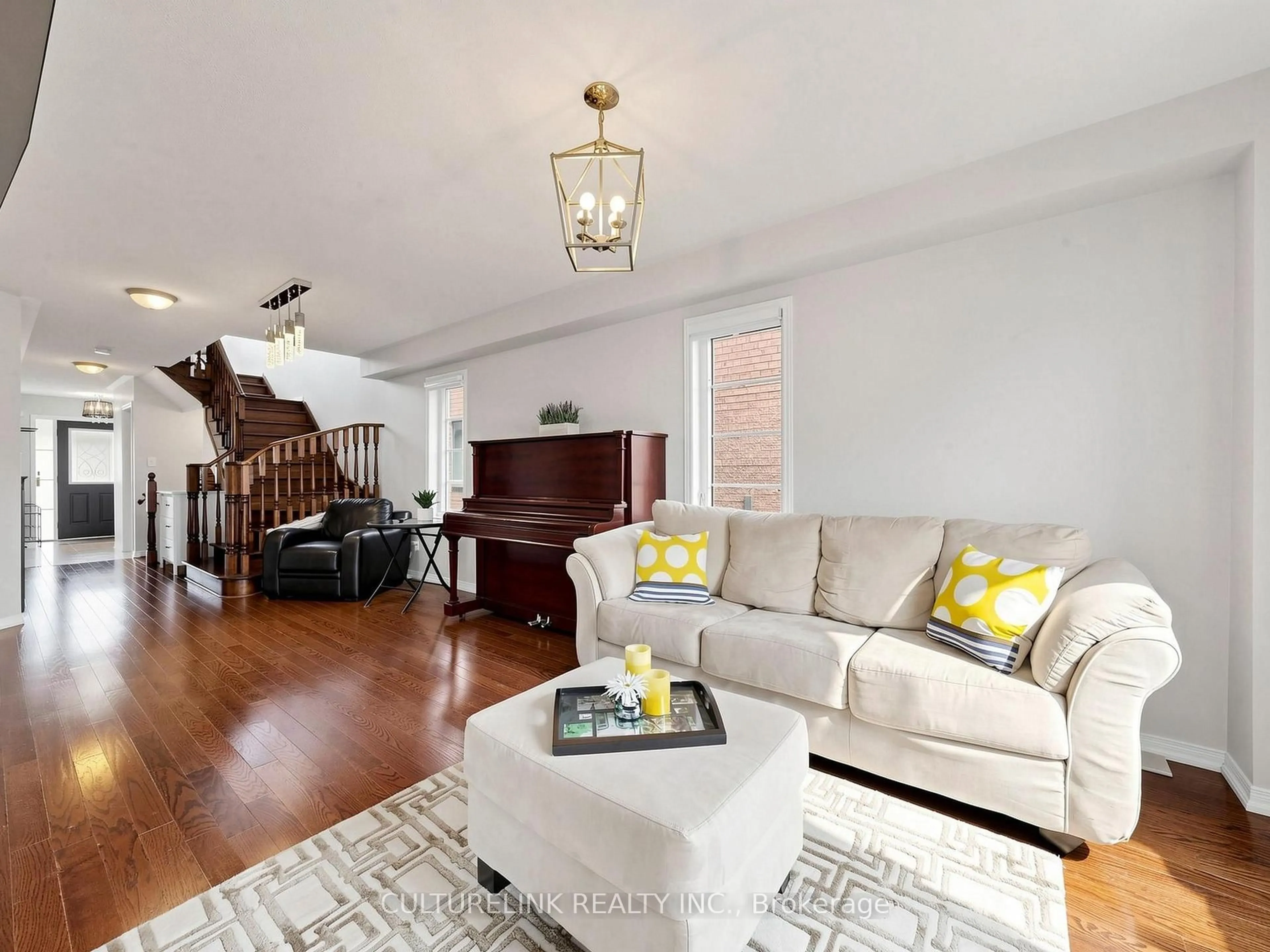 Living room with furniture, wood/laminate floor for 114 Duffin Dr, Whitchurch-Stouffville Ontario L4A 0X3