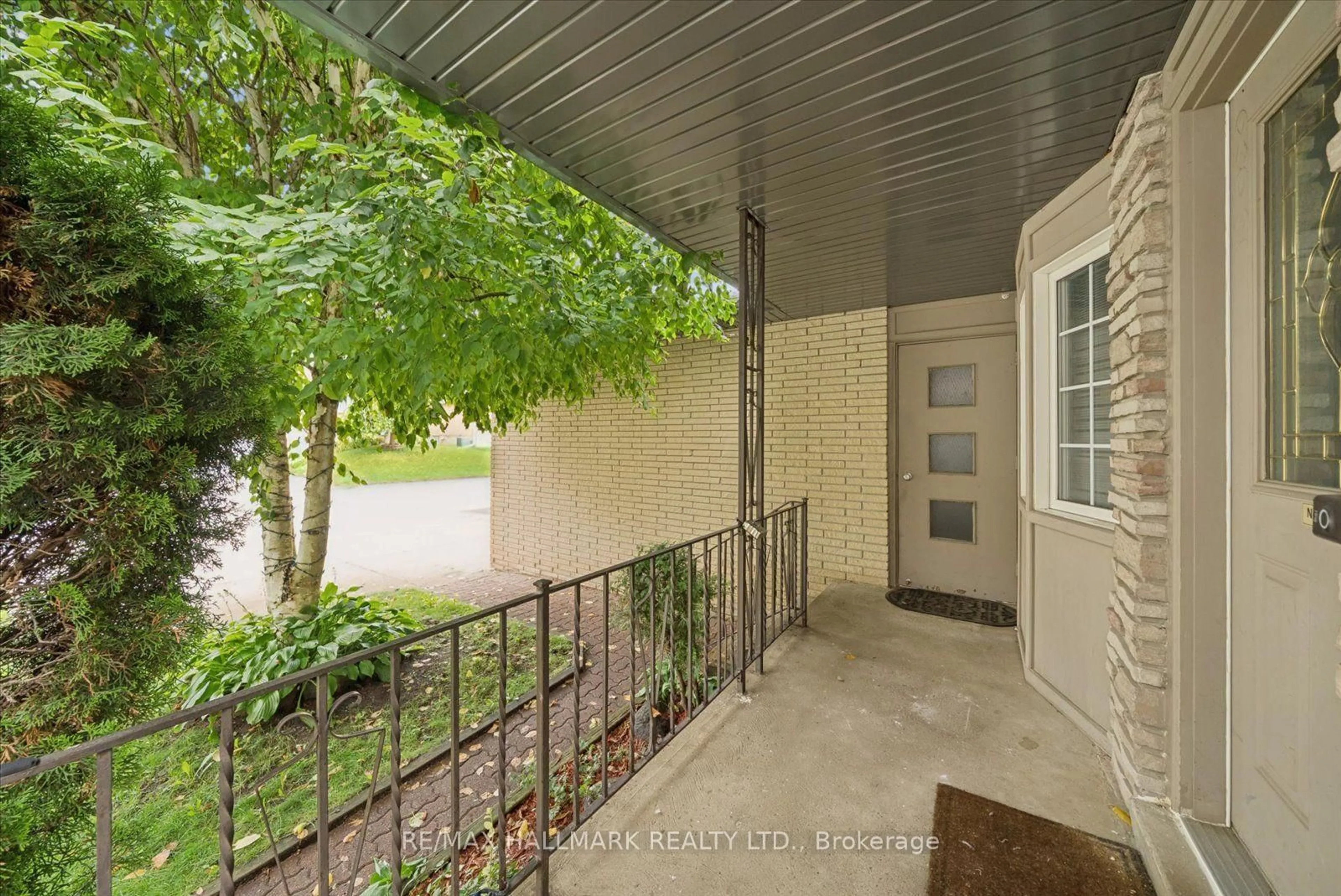 Patio, street for 166 James St, Bradford West Gwillimbury Ontario L3Z 1J7