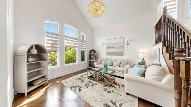 8 Fawn Grve, Whitchurch-Stouffville 4