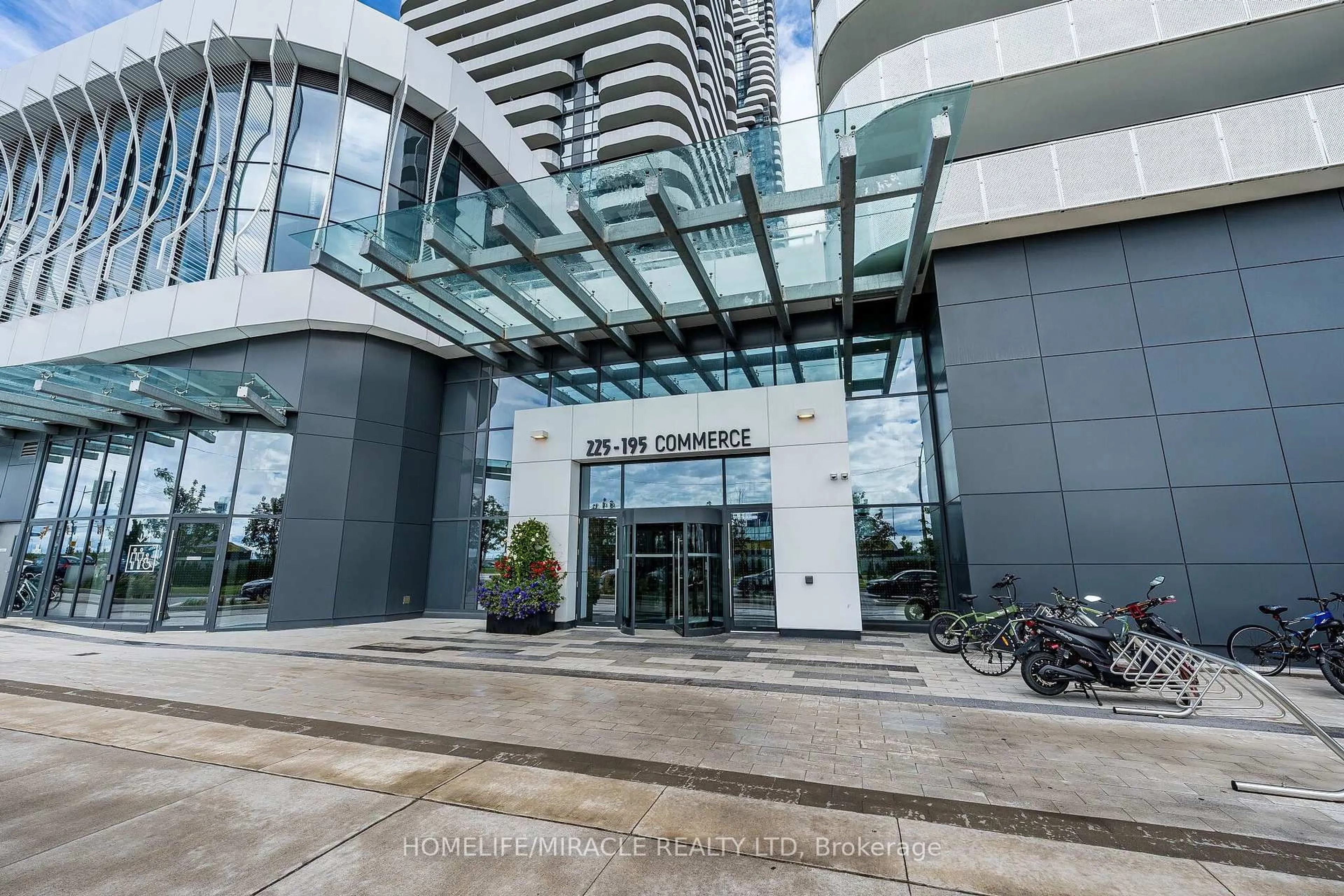 Indoor foyer for 195 Commerce St #1003, Vaughan Ontario L4K 0P9