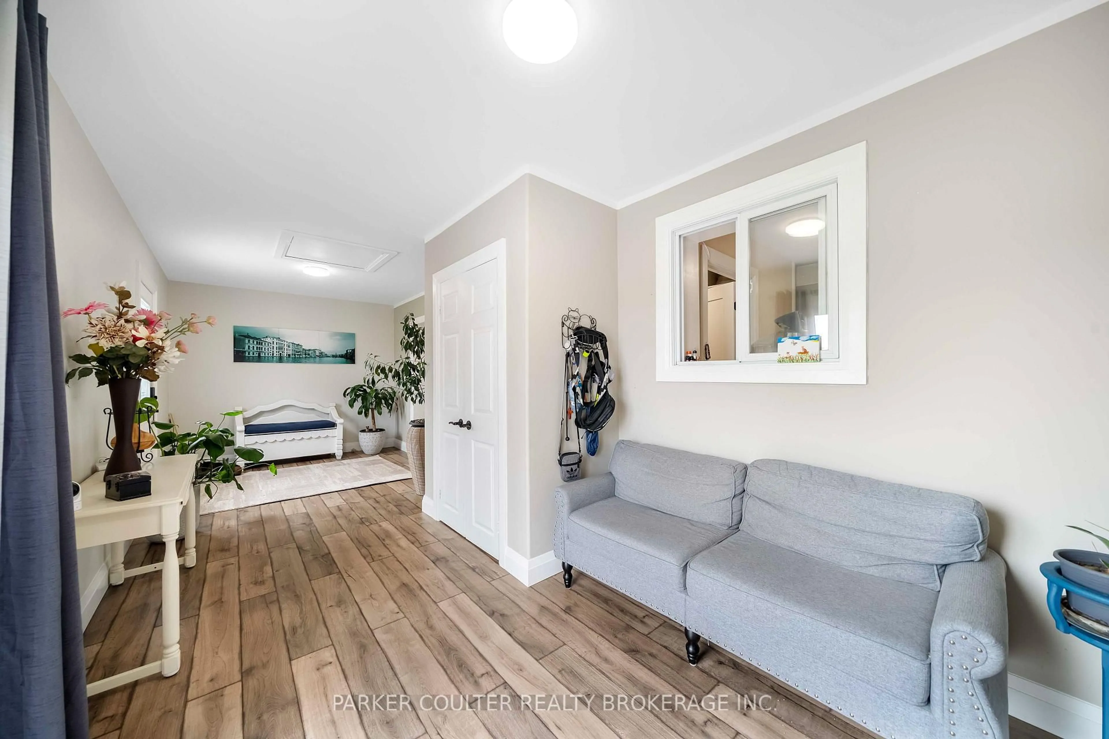 Living room with furniture, unknown for 2510 25 Sdrd, Innisfil Ontario L9S 2H1