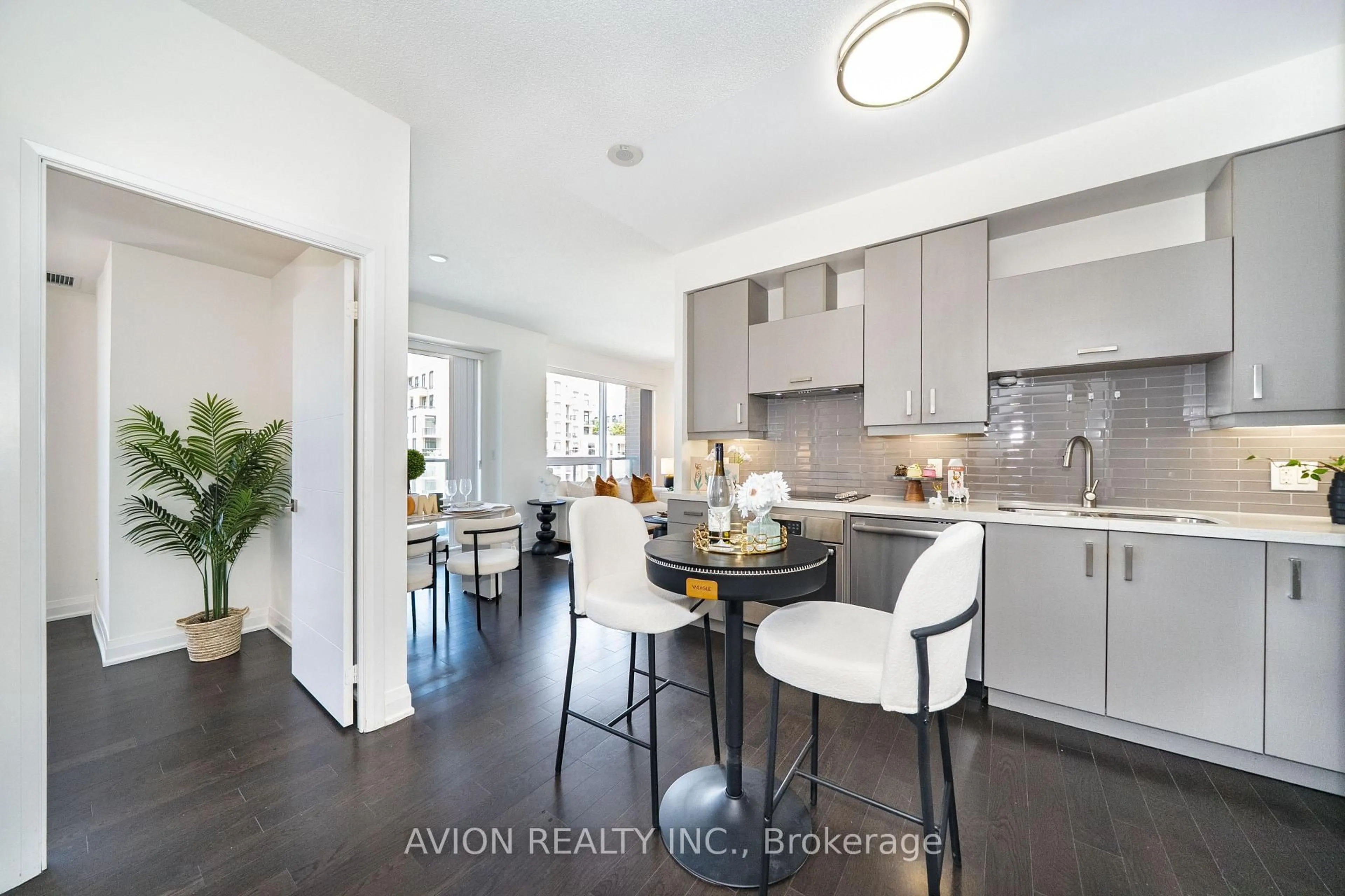 Open concept kitchen, unknown for 622 28 Uptown Dr, Markham Ontario L3R 5M8