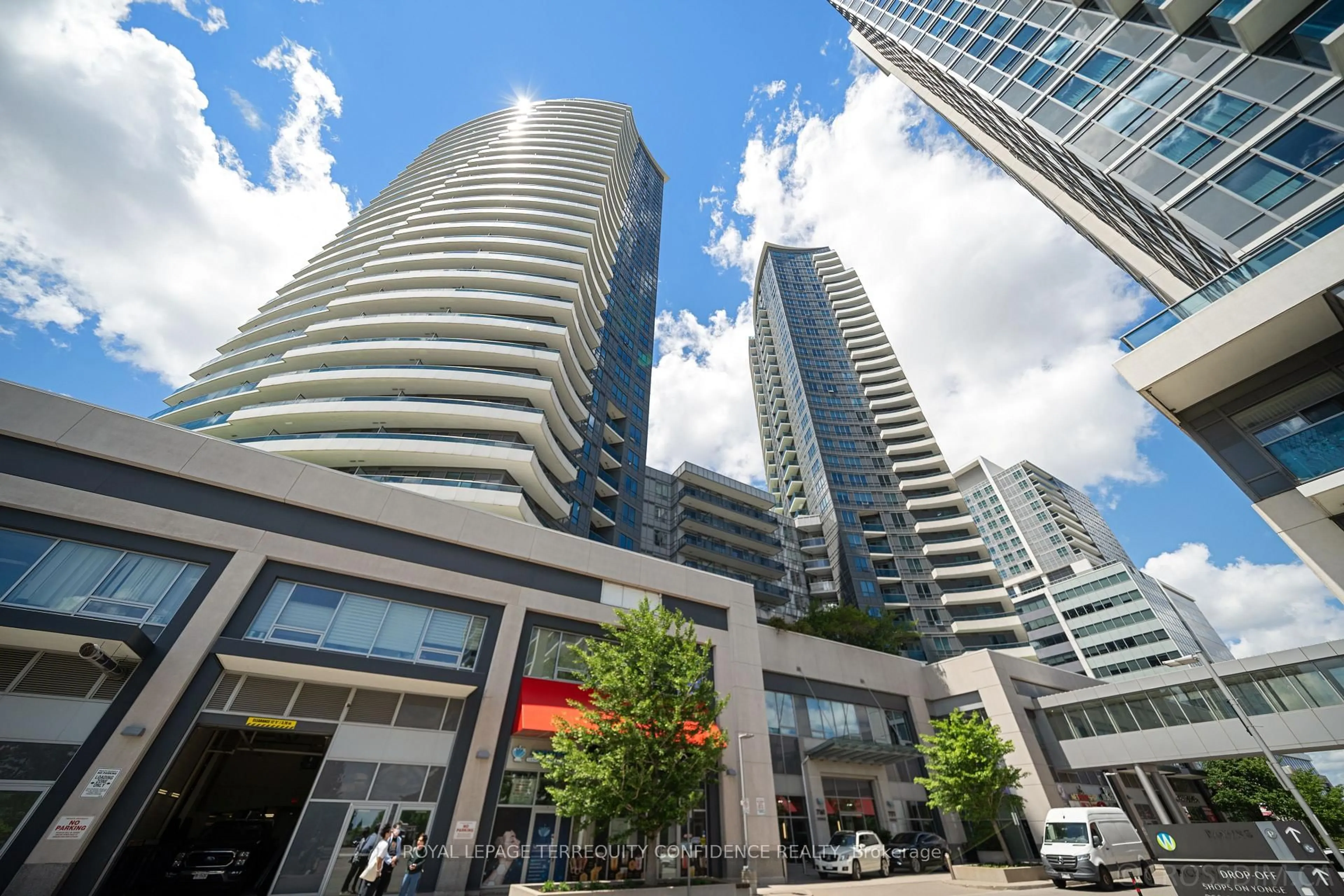 Unknown for 7161 Yonge St #727, Markham Ontario L3T 0C8