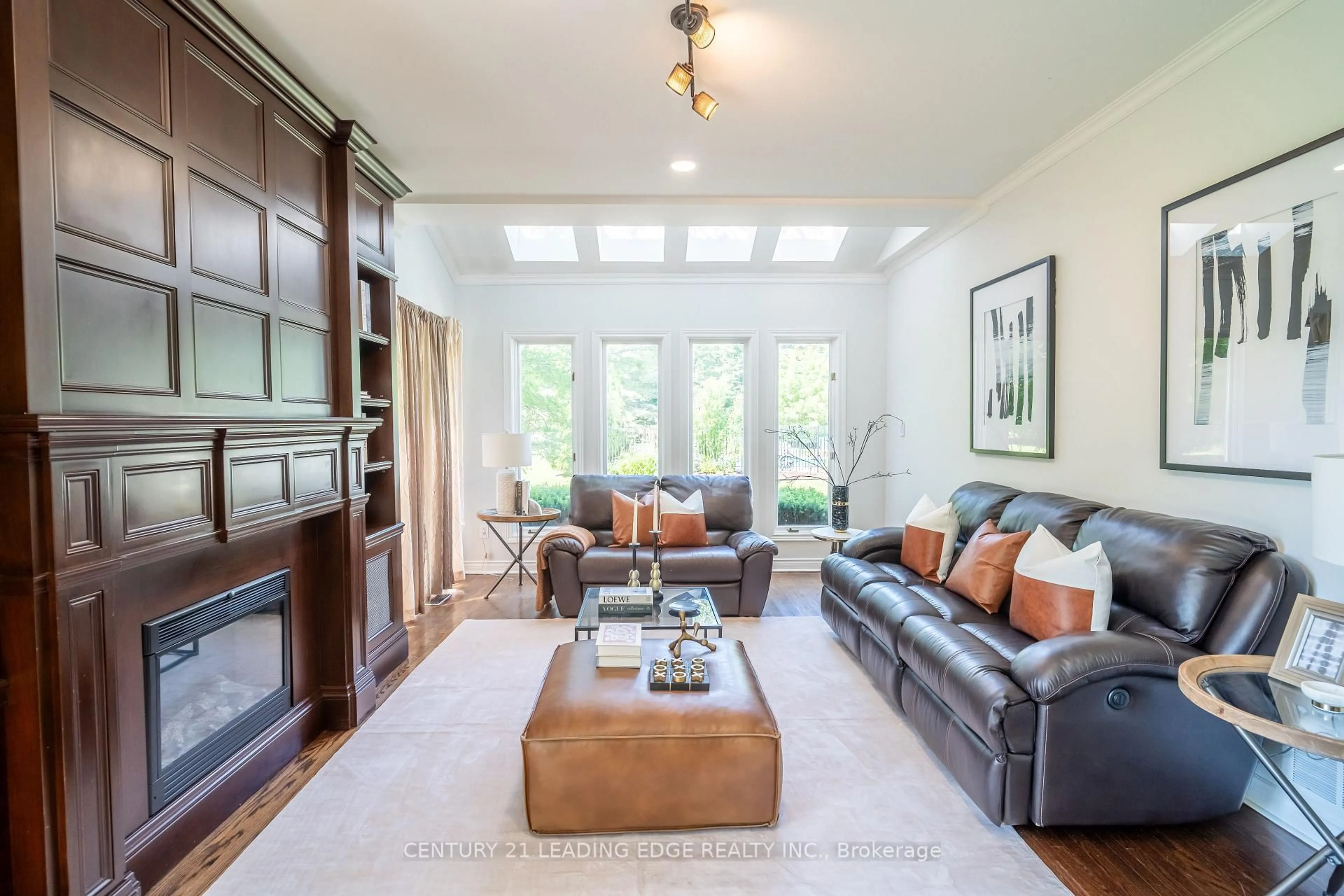 Living room with furniture, unknown for 6 Stonegate St, Whitchurch-Stouffville Ontario L0H 1G0