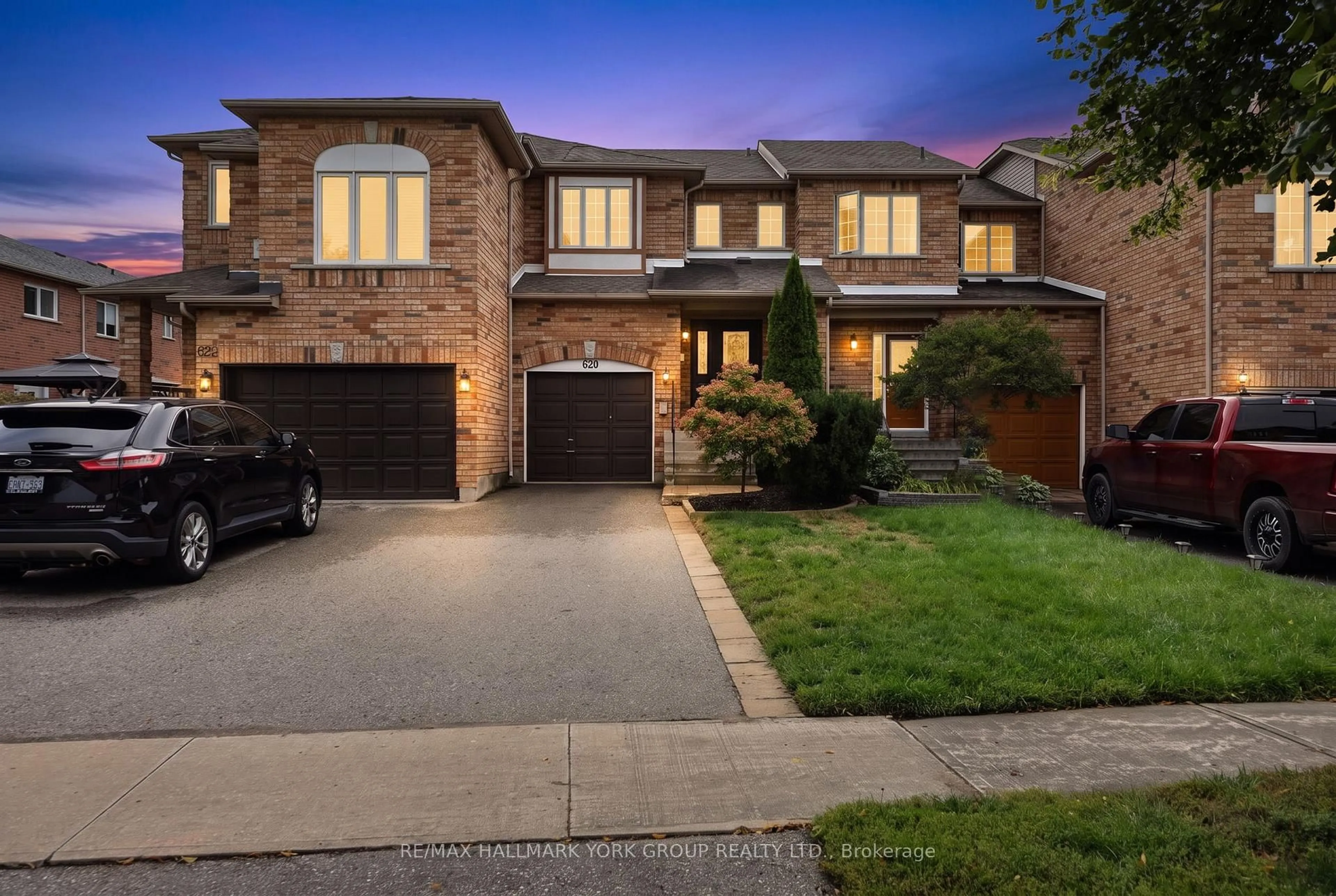 Home with brick exterior material, street for 620 Bondi Ave, Newmarket Ontario L3Y 8S8