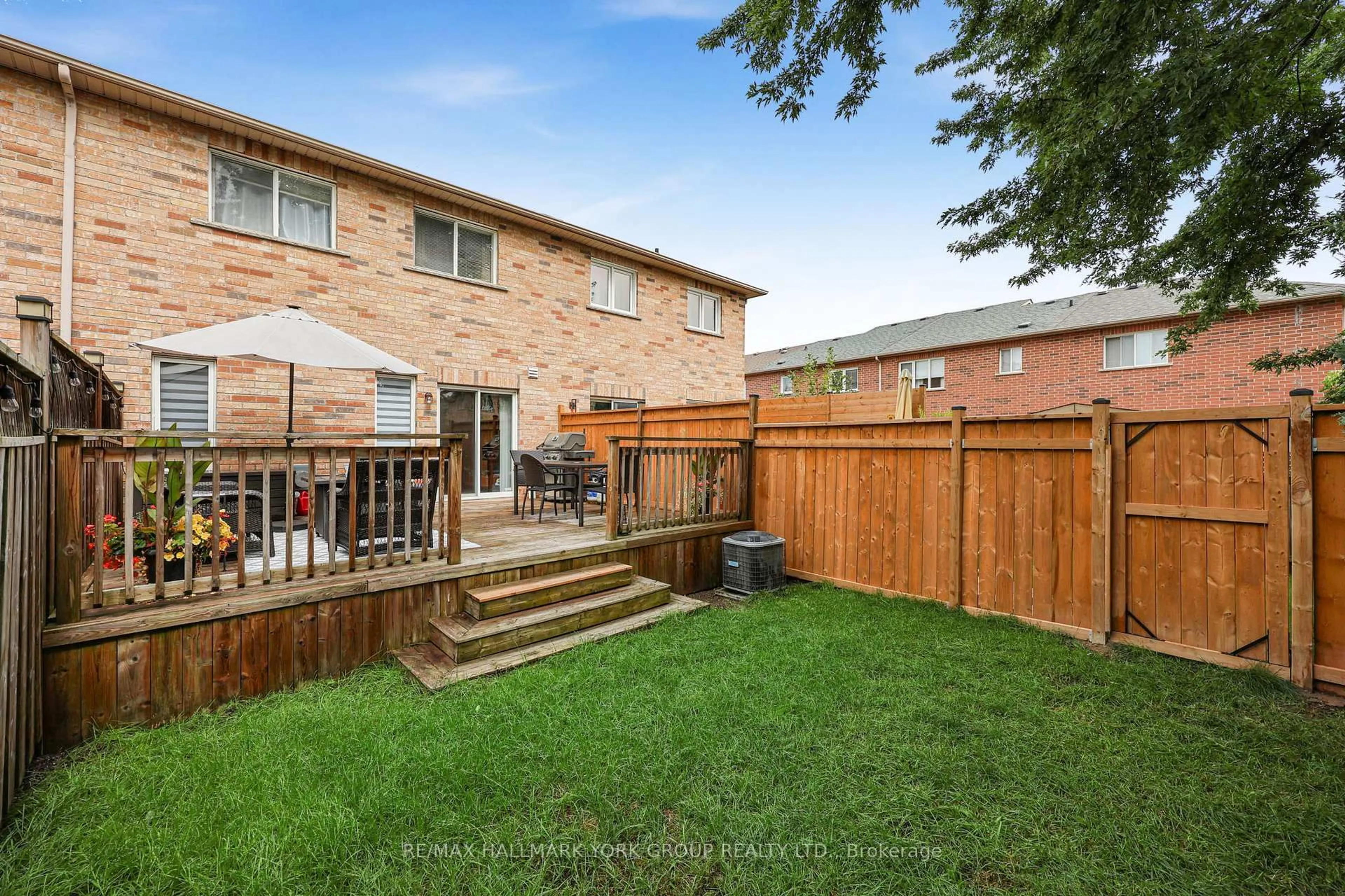 Patio, street for 620 Bondi Ave, Newmarket Ontario L3Y 8S8