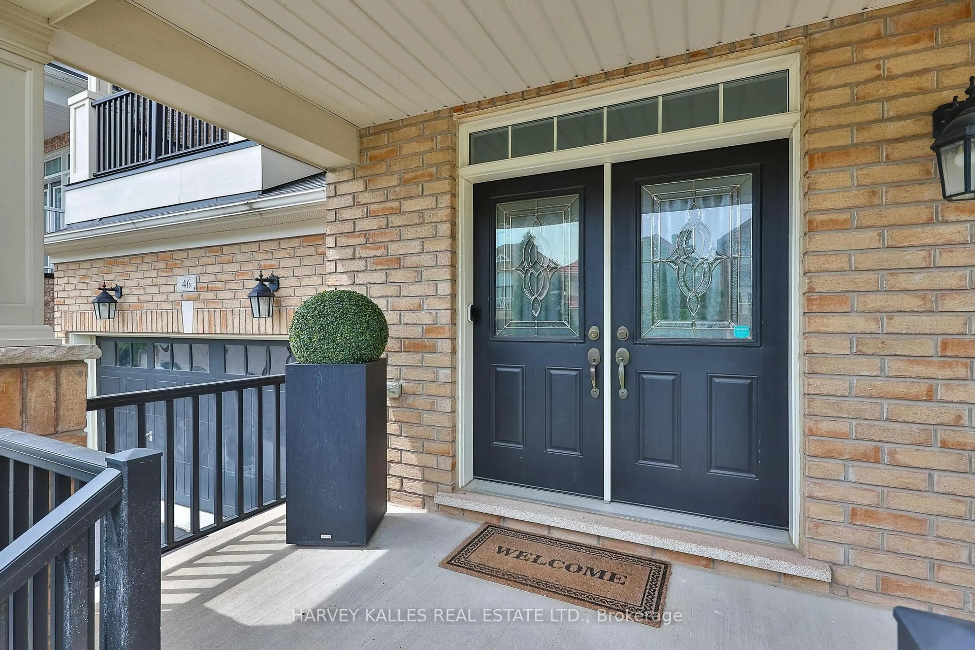 Indoor entryway for 46 Grayleaf Dr, Whitchurch-Stouffville Ontario L4A 1S8