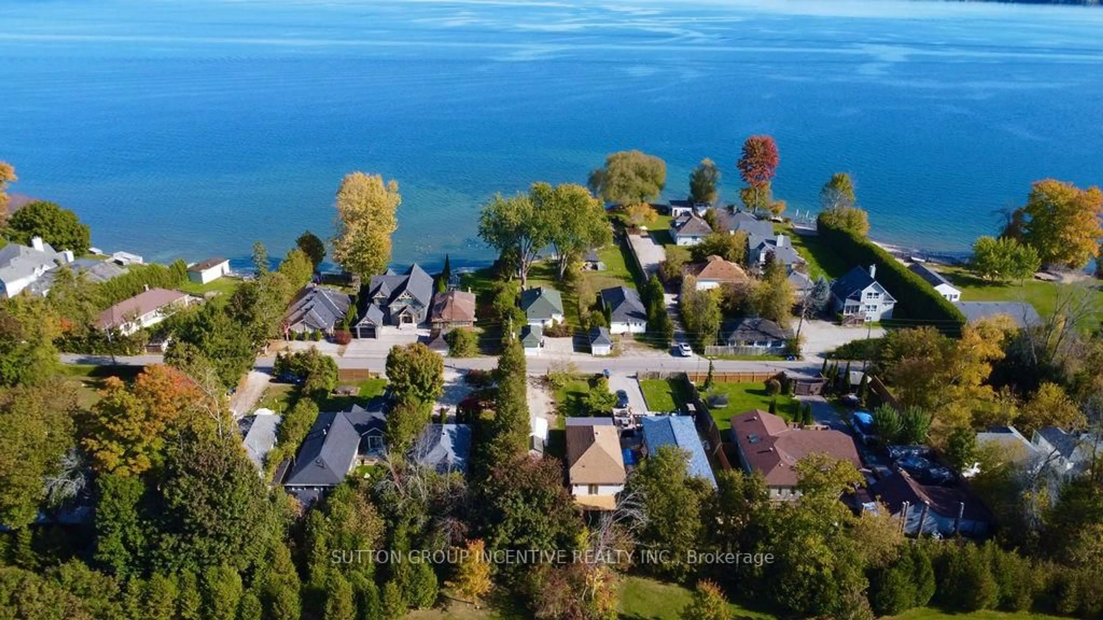 A pic from outside/outdoor area/front of a property/back of a property/a pic from drone, water/lake/river/ocean view for 1556 Houston Ave, Innisfil Ontario L9S 4M7