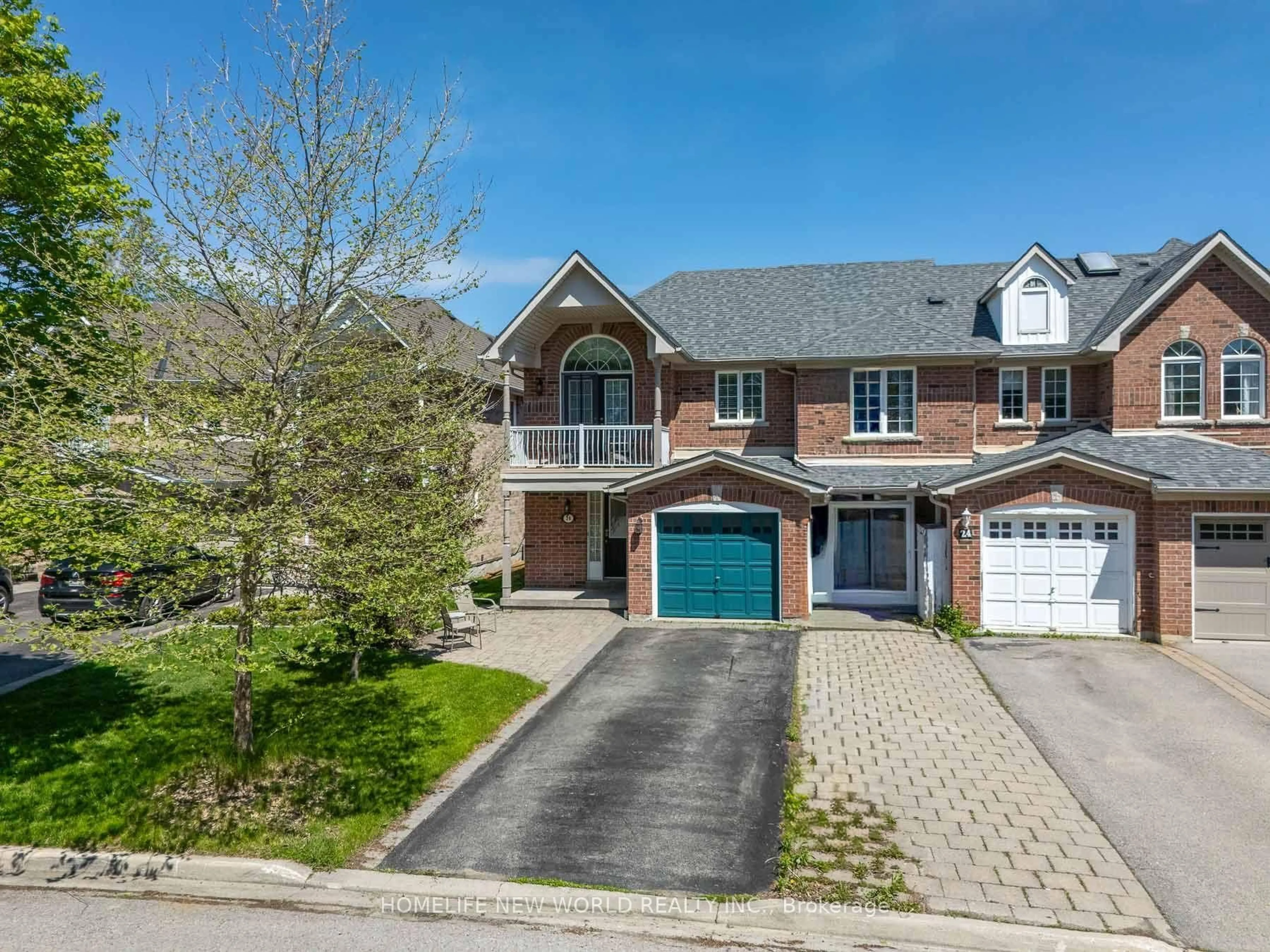 A pic from outside/outdoor area/front of a property/back of a property/a pic from drone, street for 26 Cape Breton Crt, Richmond Hill Ontario L4E 3W4