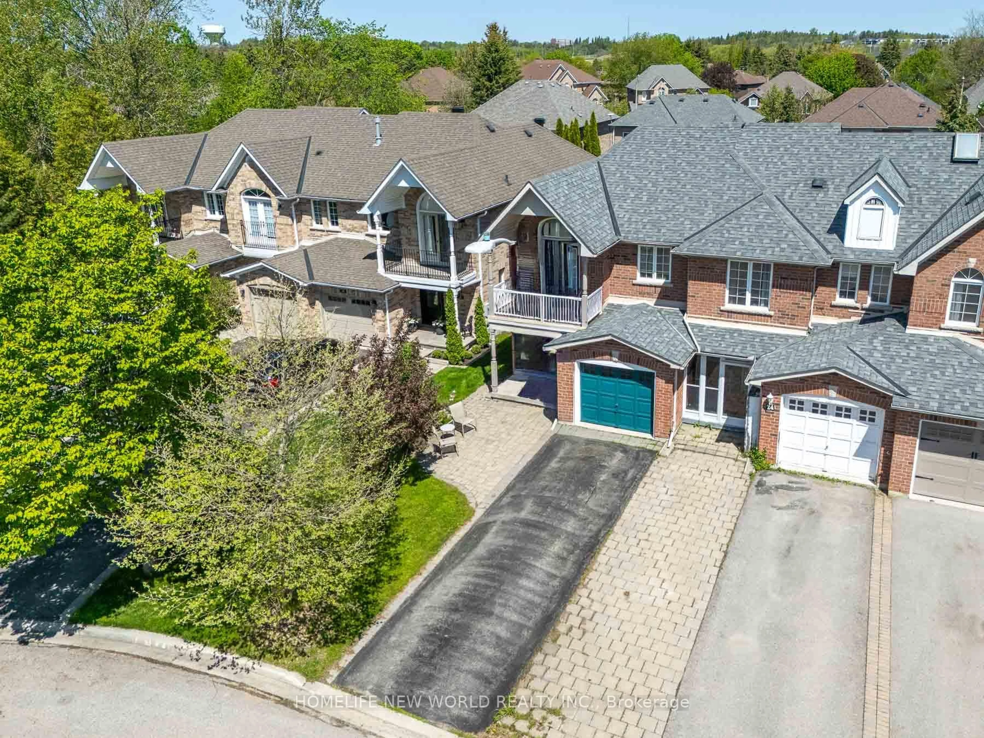 A pic from outside/outdoor area/front of a property/back of a property/a pic from drone, street for 26 Cape Breton Crt, Richmond Hill Ontario L4E 3W4