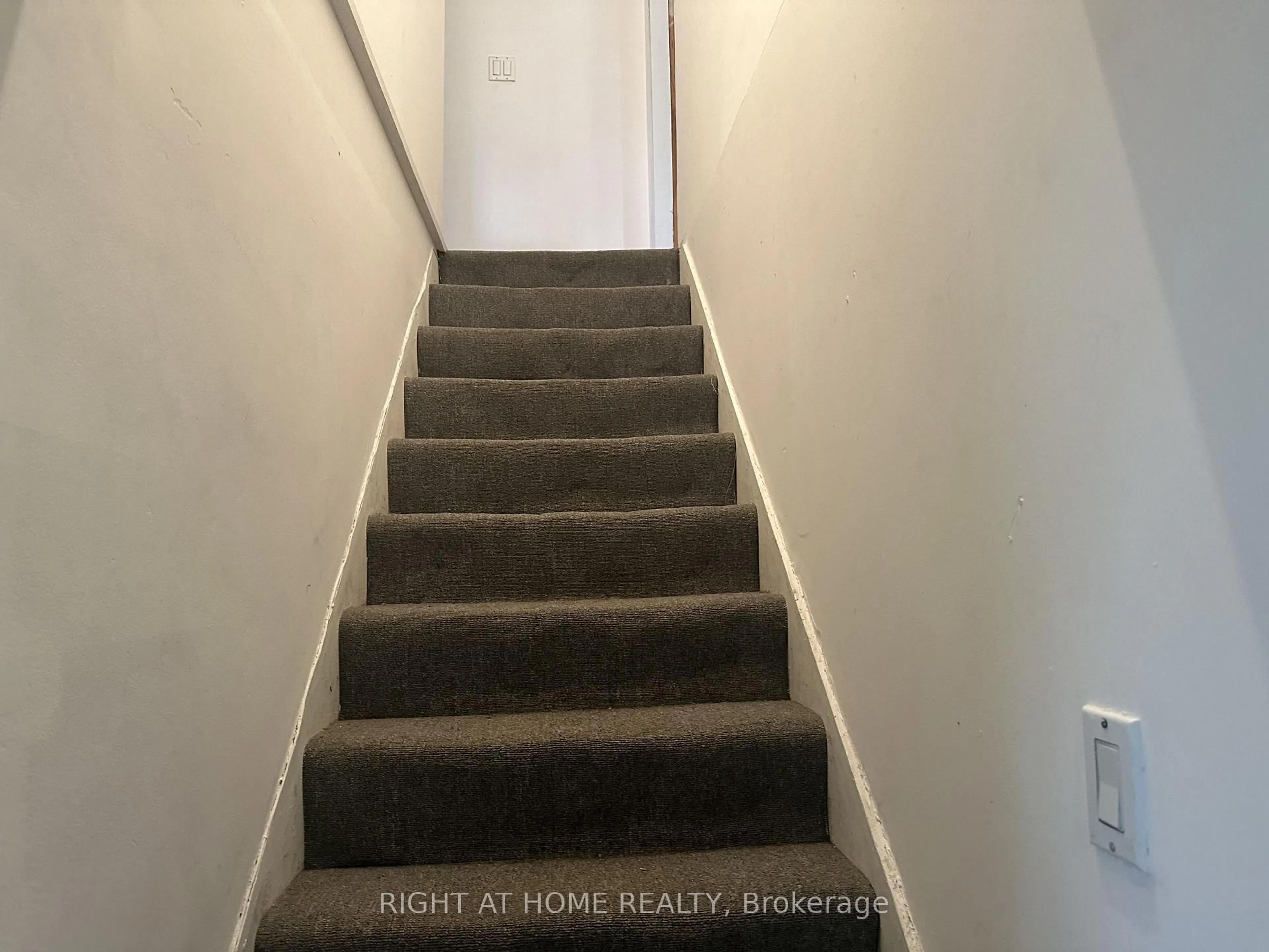 Stairs for 12702 Warden Ave, Whitchurch-Stouffville Ontario L4A 7X5