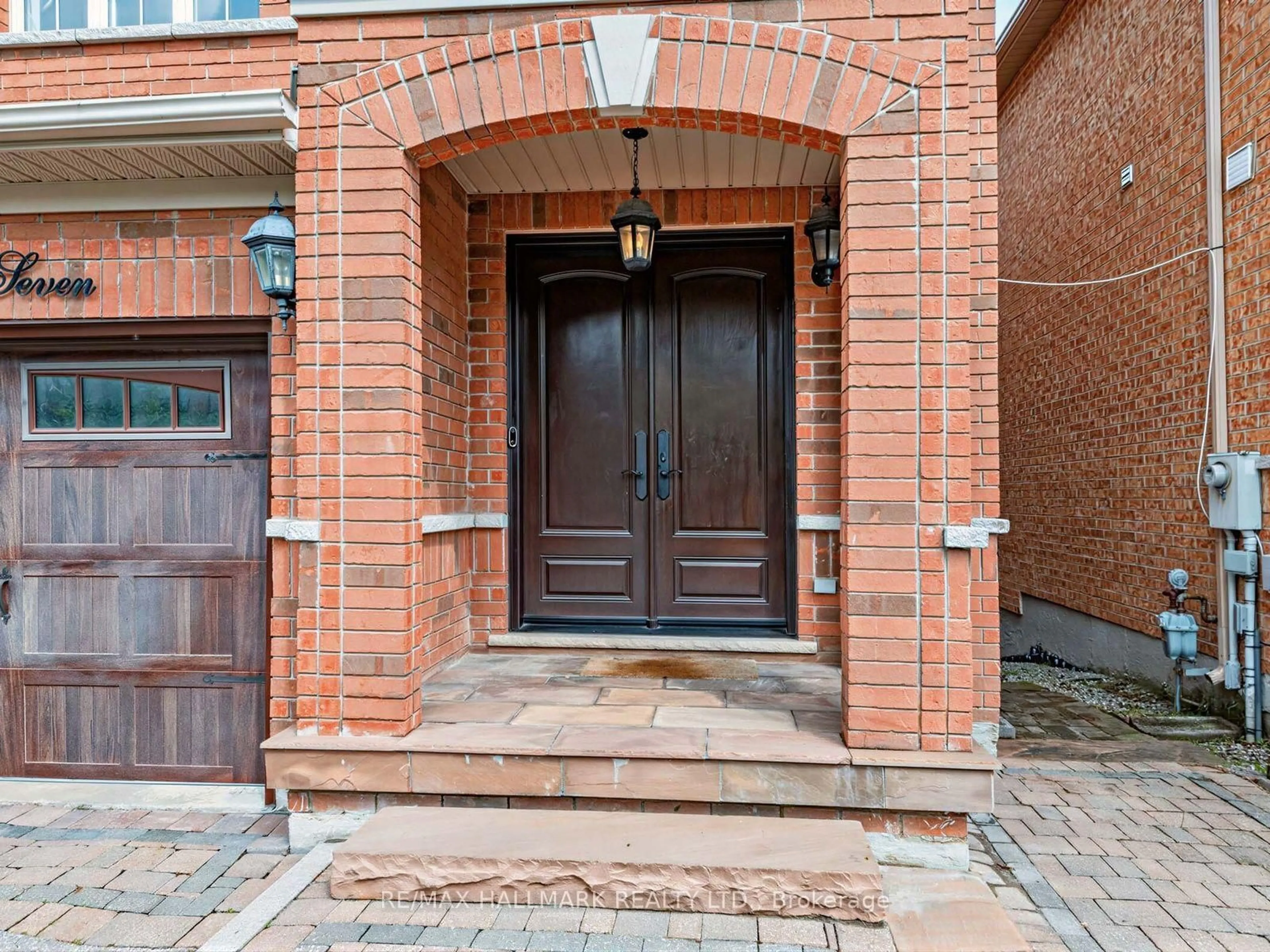 Indoor entryway for 37 Cherry Bush Rd, Vaughan Ontario L6A 0R9