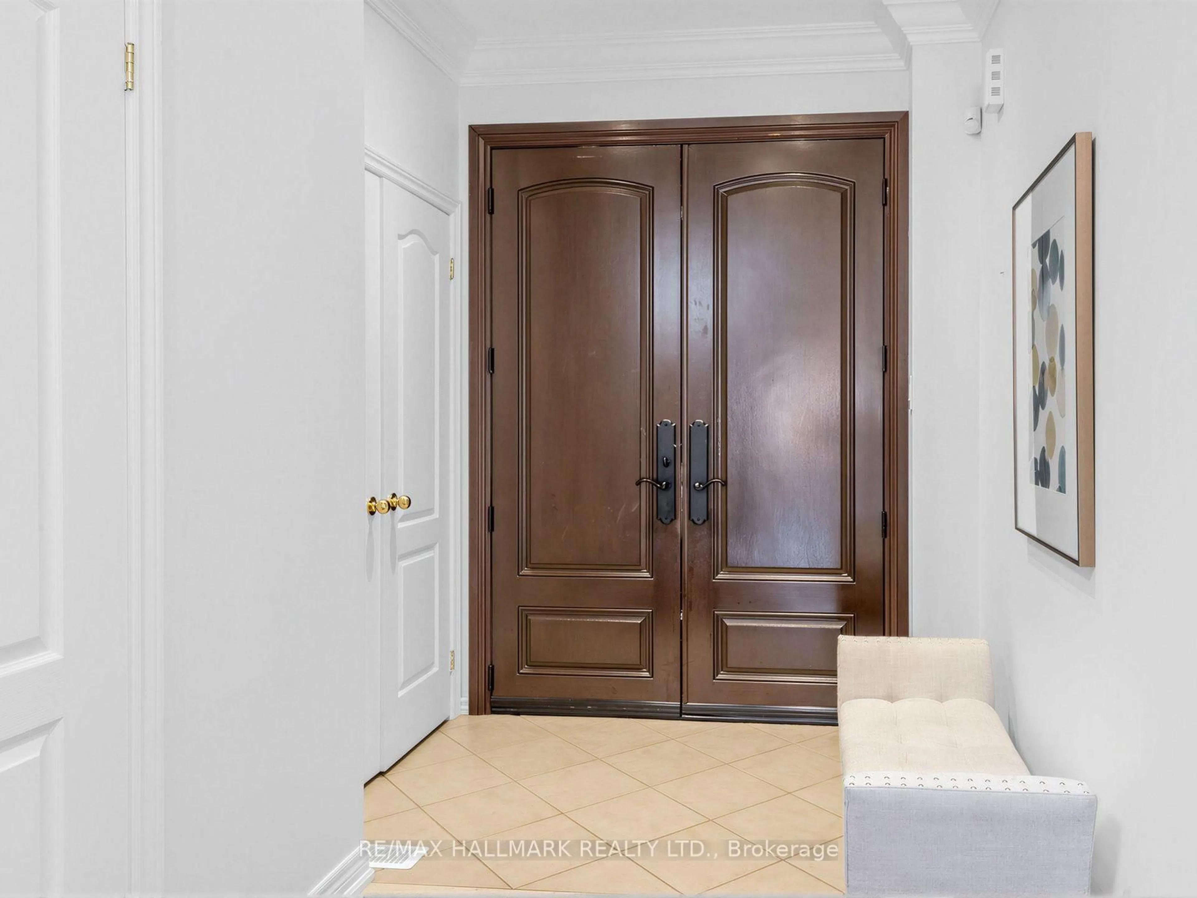 Indoor entryway for 37 Cherry Bush Rd, Vaughan Ontario L6A 0R9