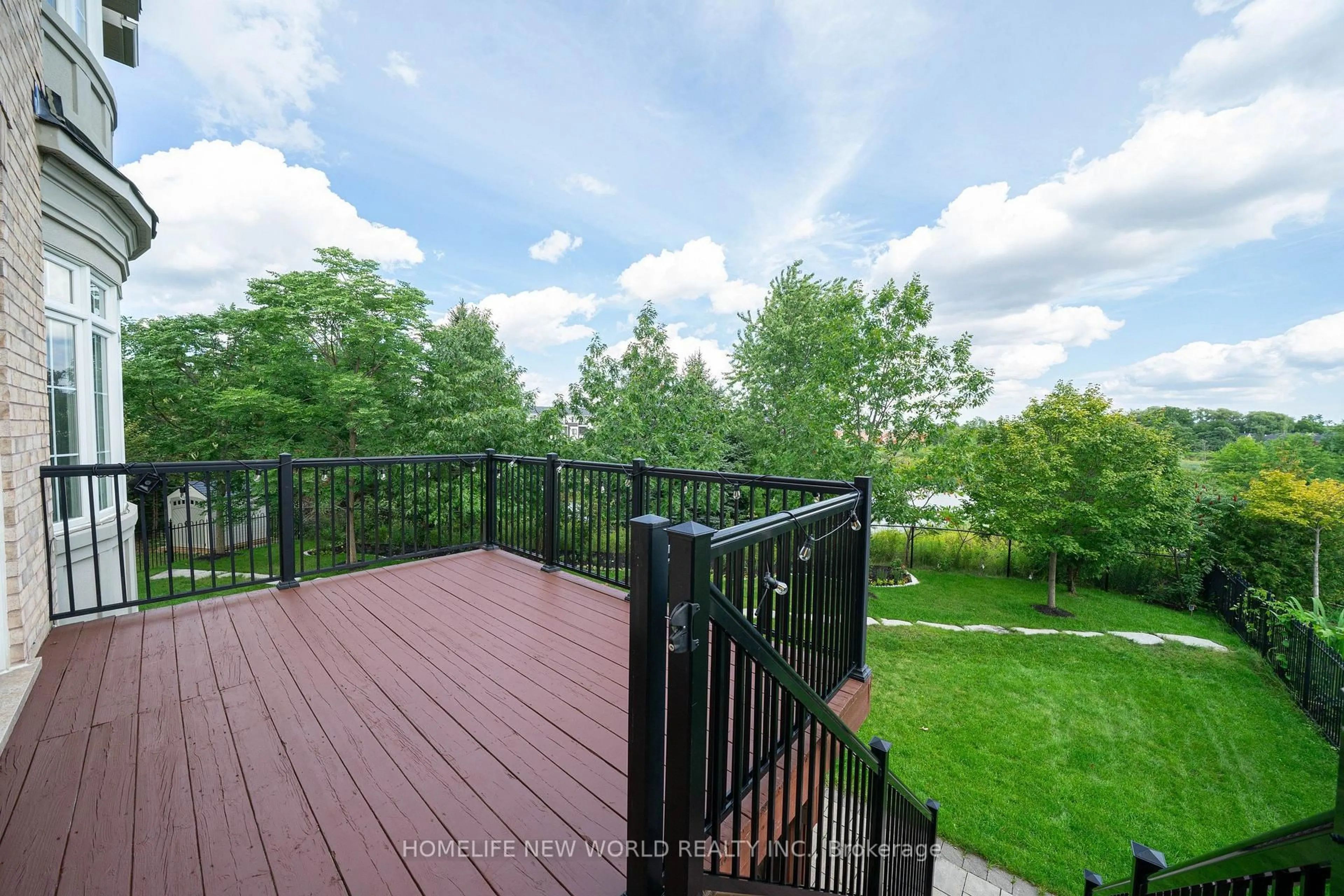 Patio, unknown for 20 Gracedale Dr, Richmond Hill Ontario L4C 0Y3