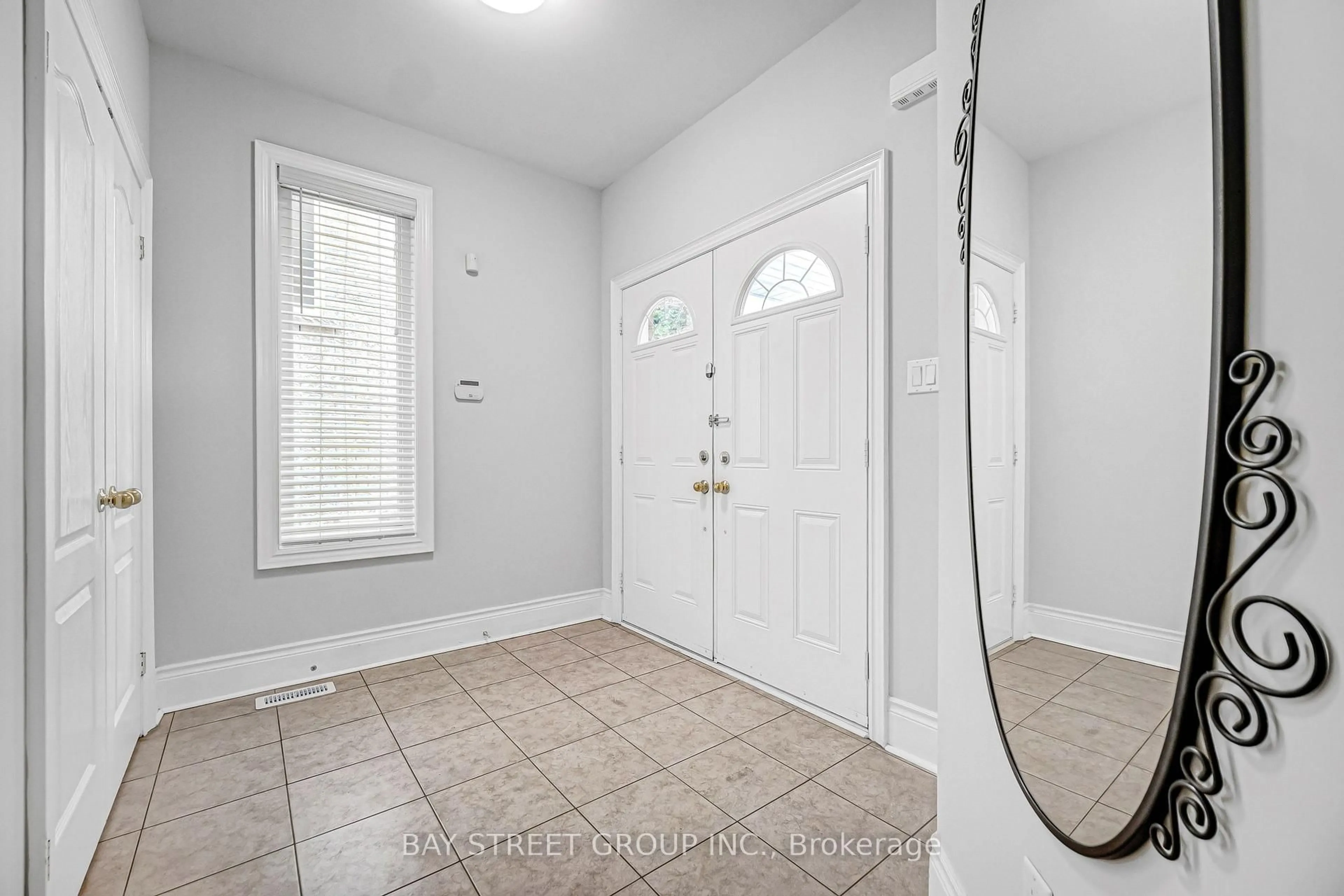 Indoor entryway for 45 Old Orchard Cres, Richmond Hill Ontario L4S 0A2
