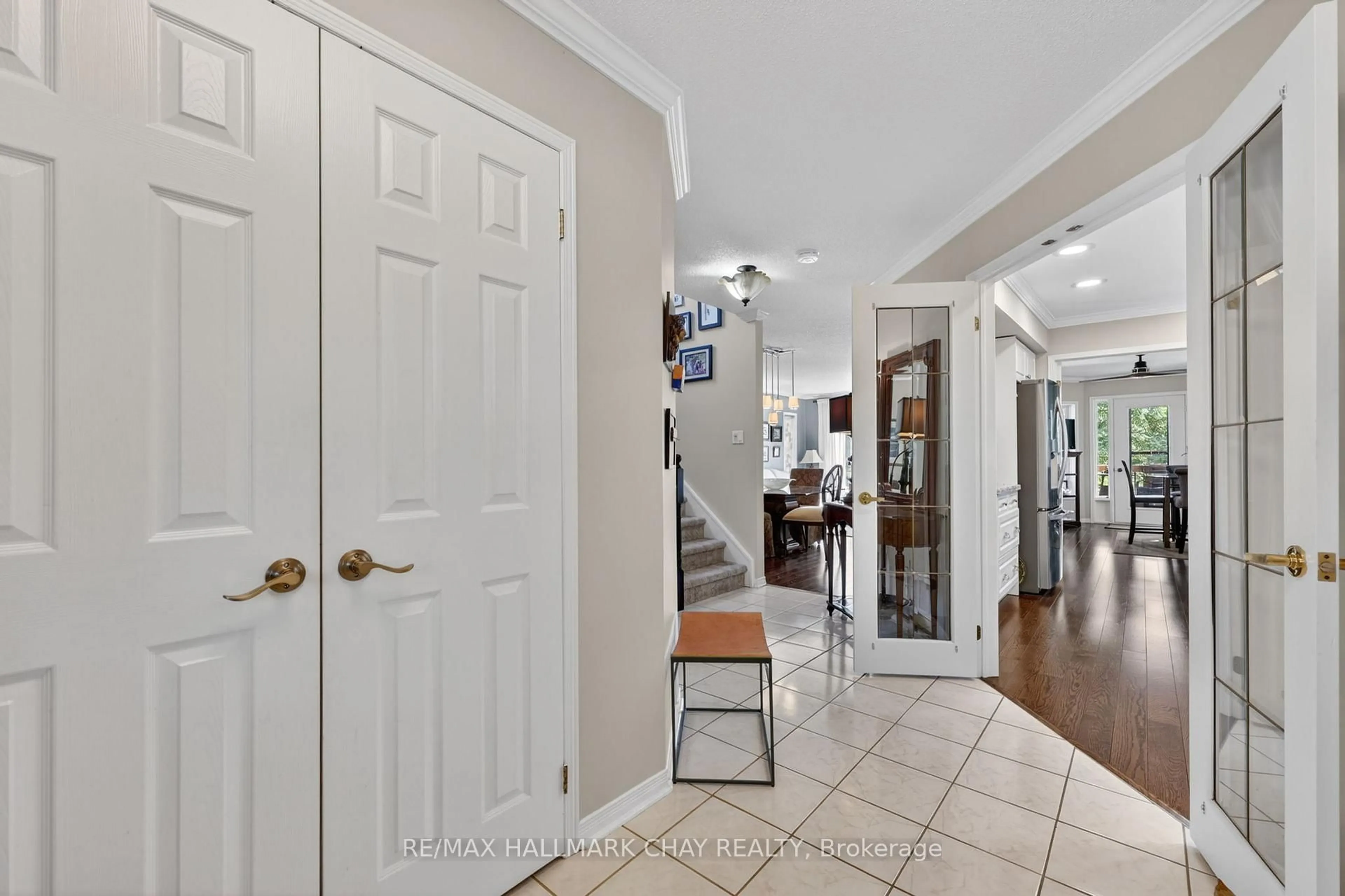 Indoor entryway for 174 Green Briar Rd #3, New Tecumseth Ontario L9R 1X9