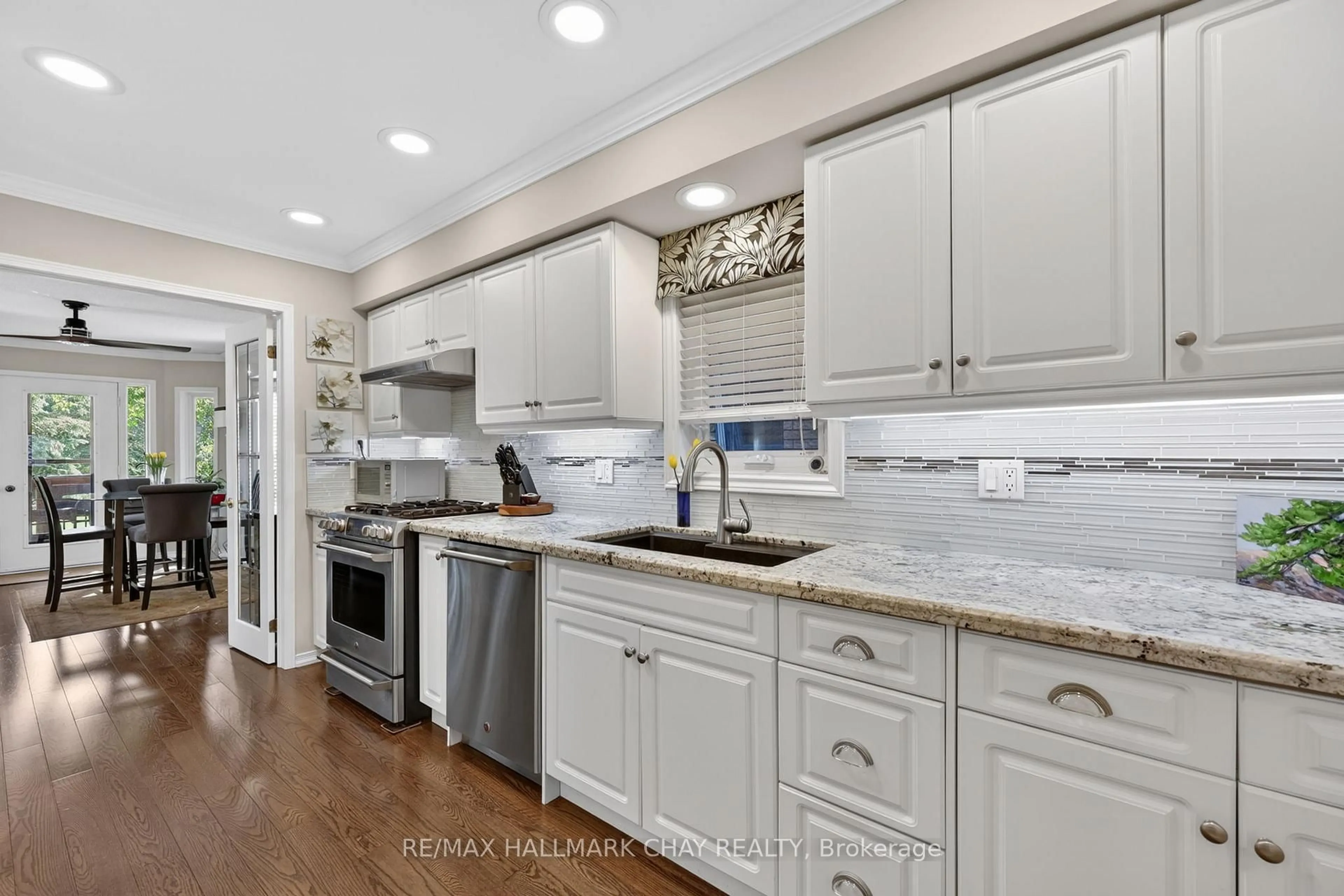 Open concept kitchen, ceramic/tile floor for 174 Green Briar Rd #3, New Tecumseth Ontario L9R 1X9