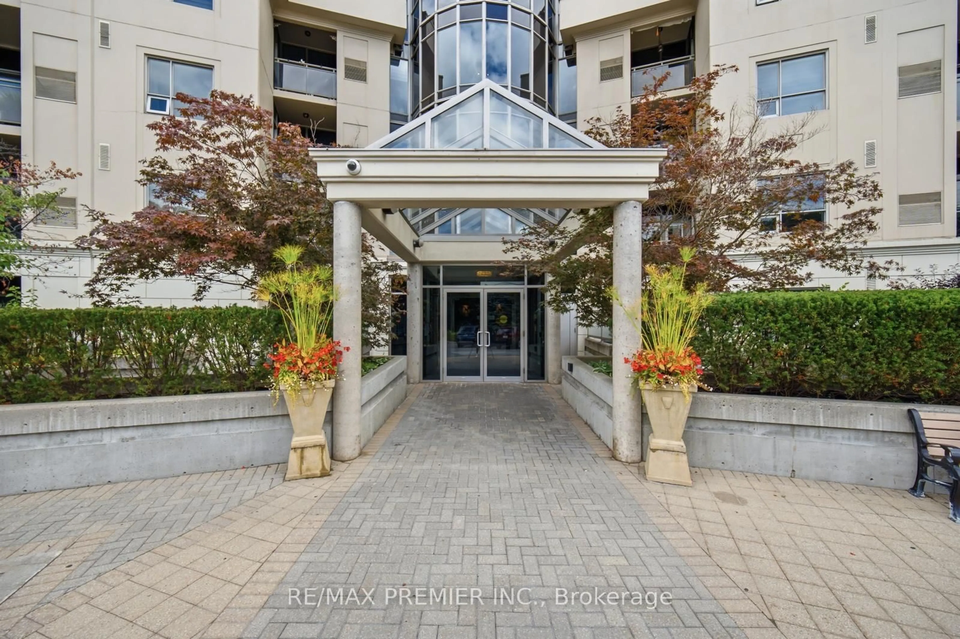 Indoor foyer for 8201 Islington Ave #217, Vaughan Ontario L4L 9S6