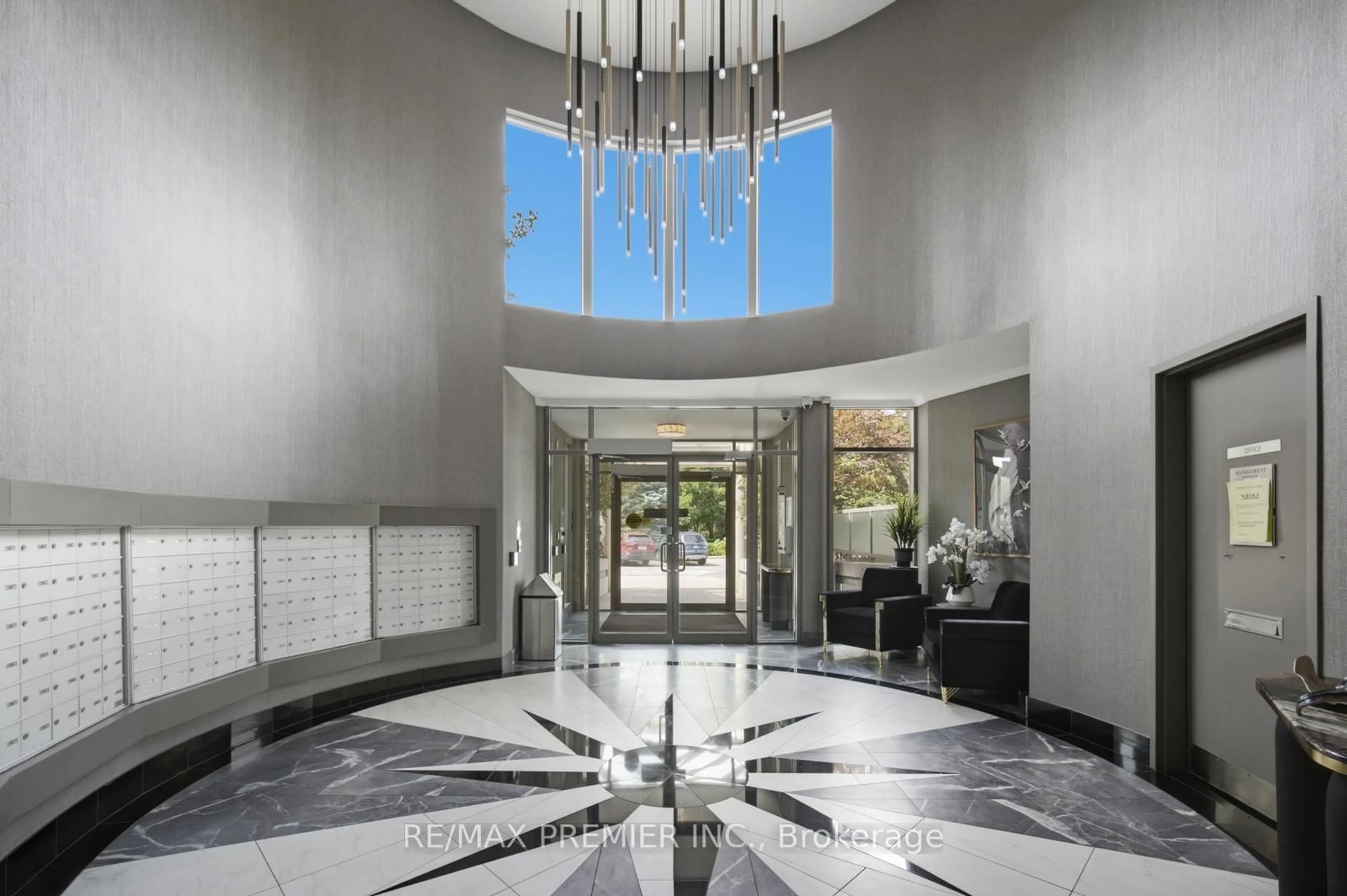 Indoor foyer for 8201 Islington Ave #217, Vaughan Ontario L4L 9S6