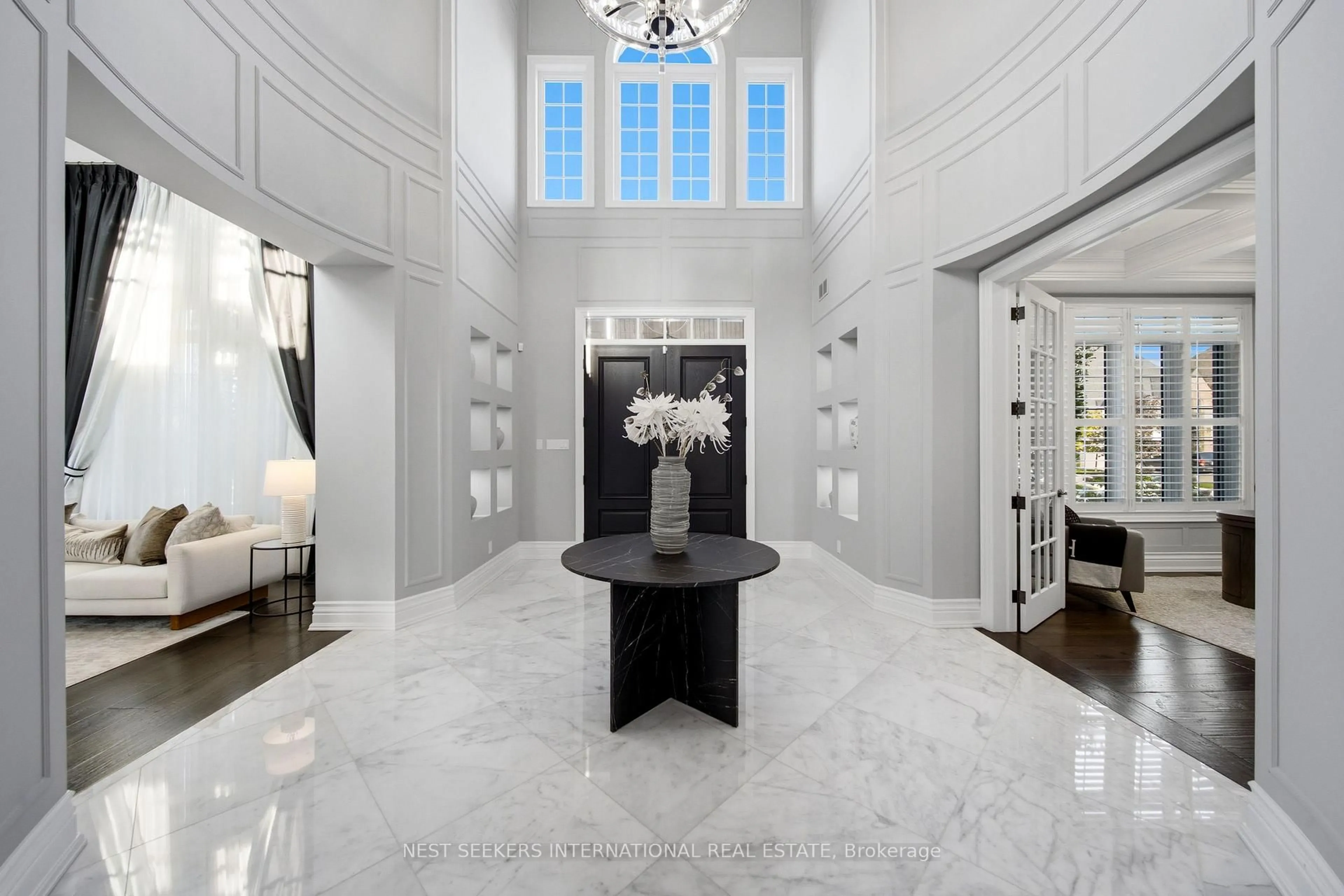 Indoor foyer for 18 Westbrooke Blvd, King Ontario L0G 1N0