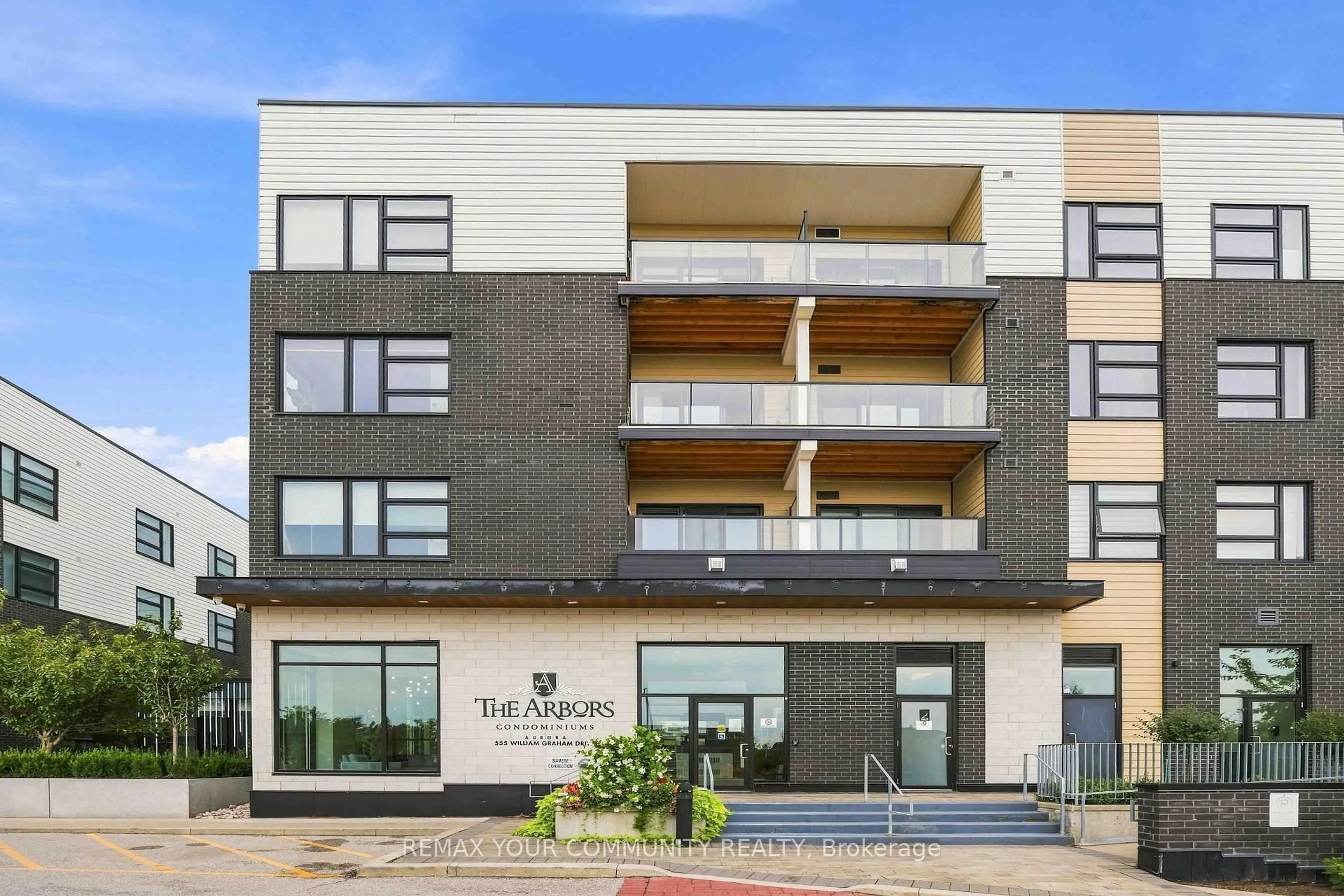 Unknown for 555 William Graham Dr #238, Aurora Ontario L4G 4H9