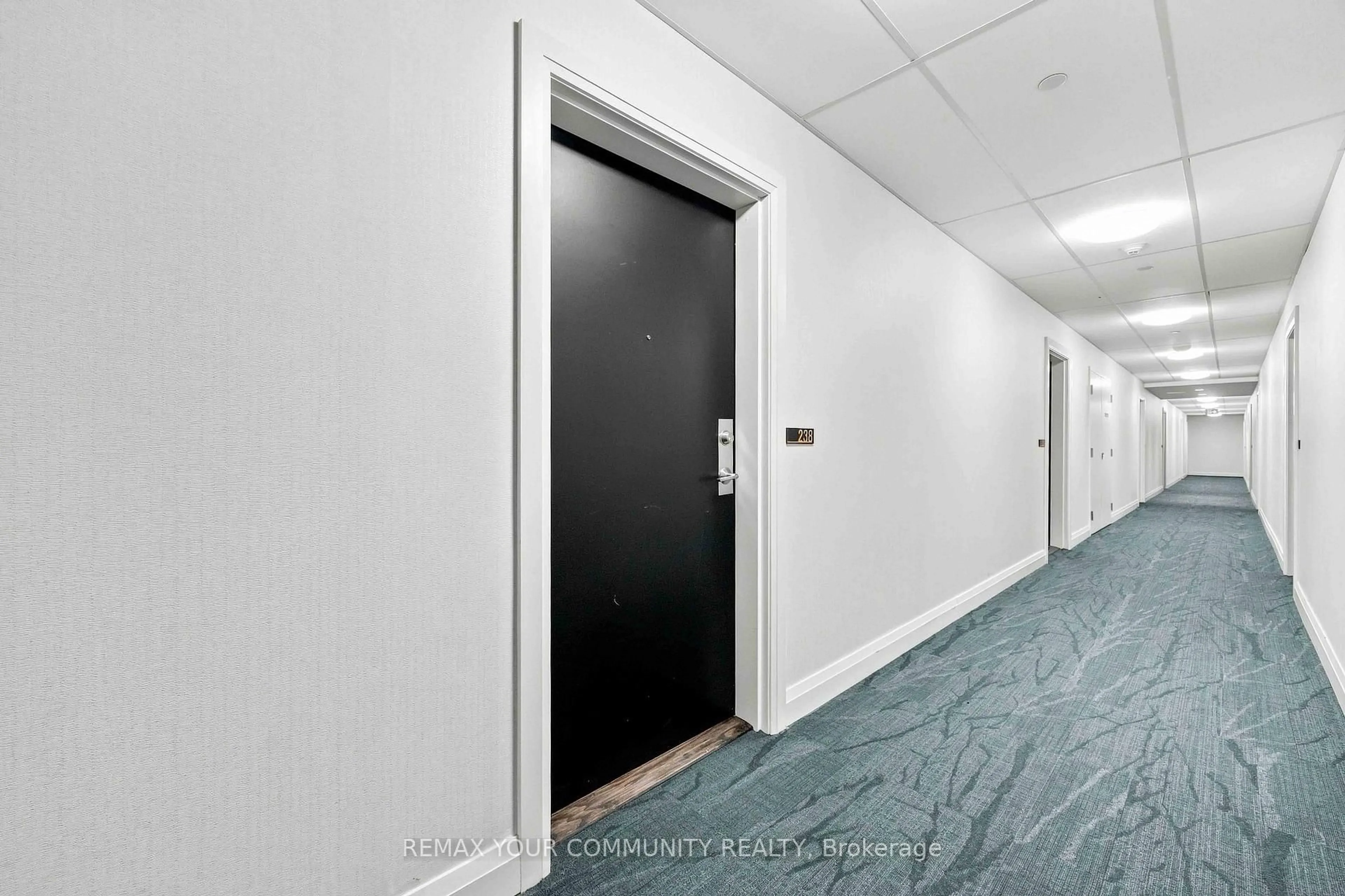Indoor foyer for 555 William Graham Dr #238, Aurora Ontario L4G 4H9