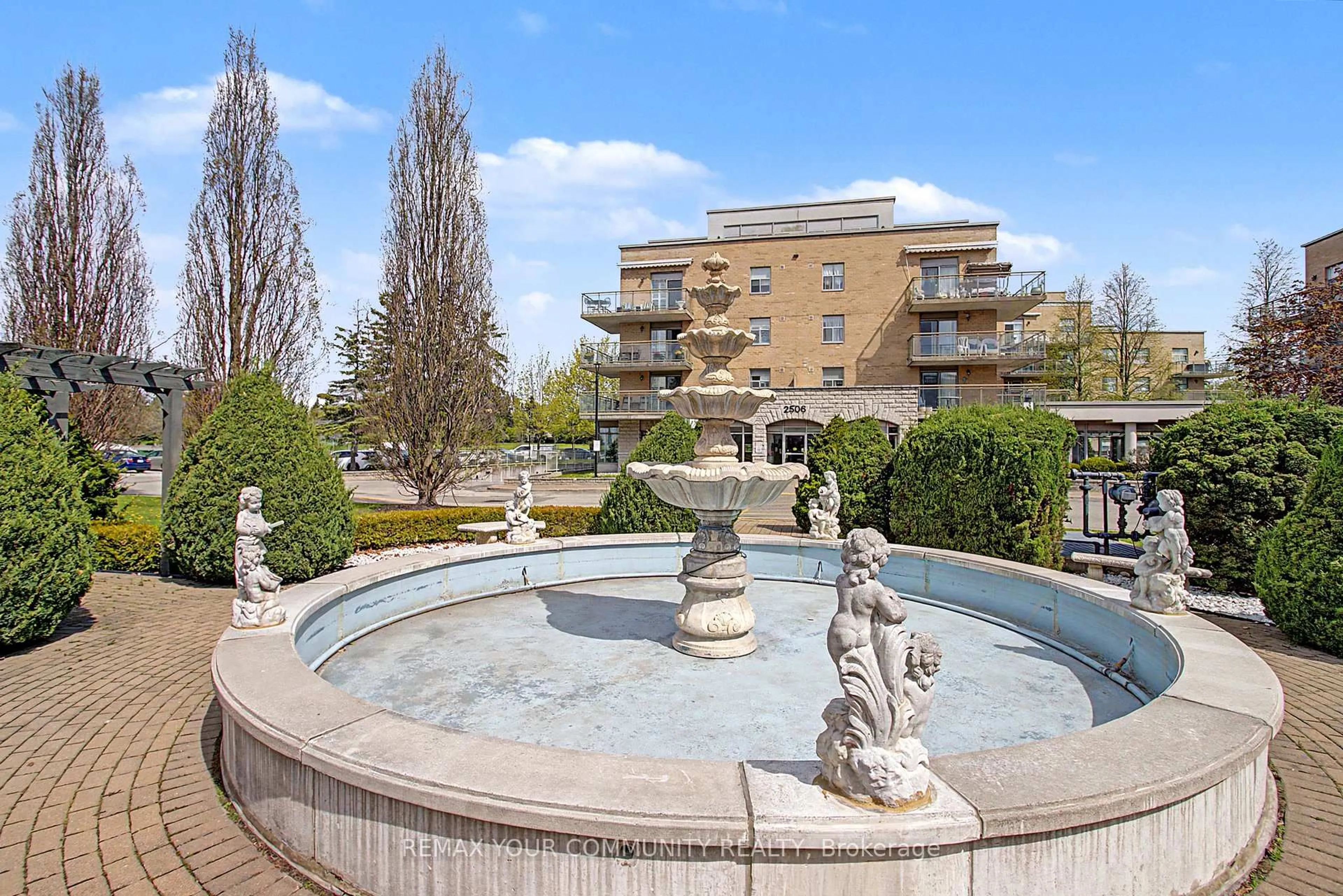 Pool for 2506 Rutherford Rd #312, Vaughan Ontario L4K 5N5