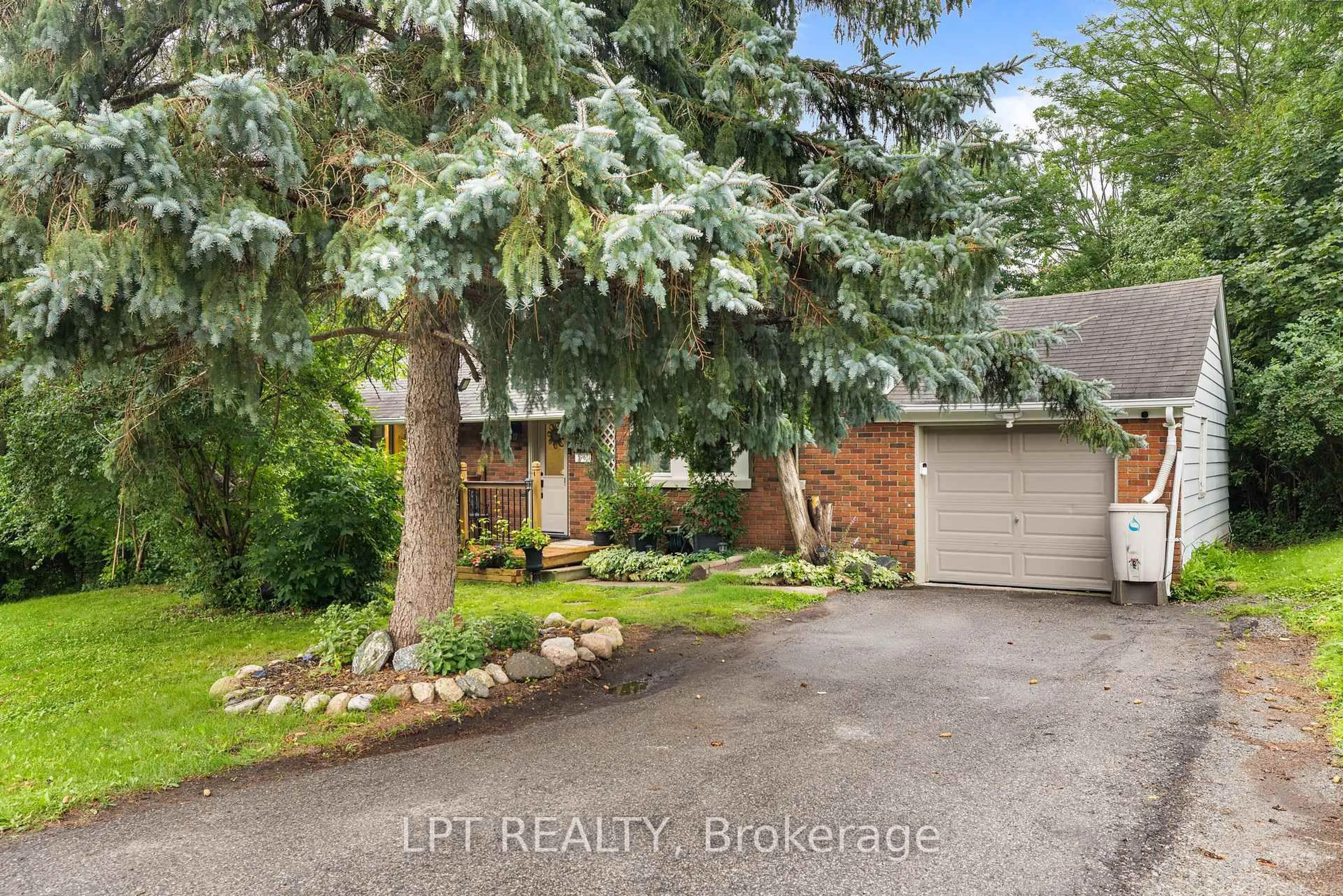 Unknown for 98 Don Mor Dr, Newmarket Ontario L3Y 1G7