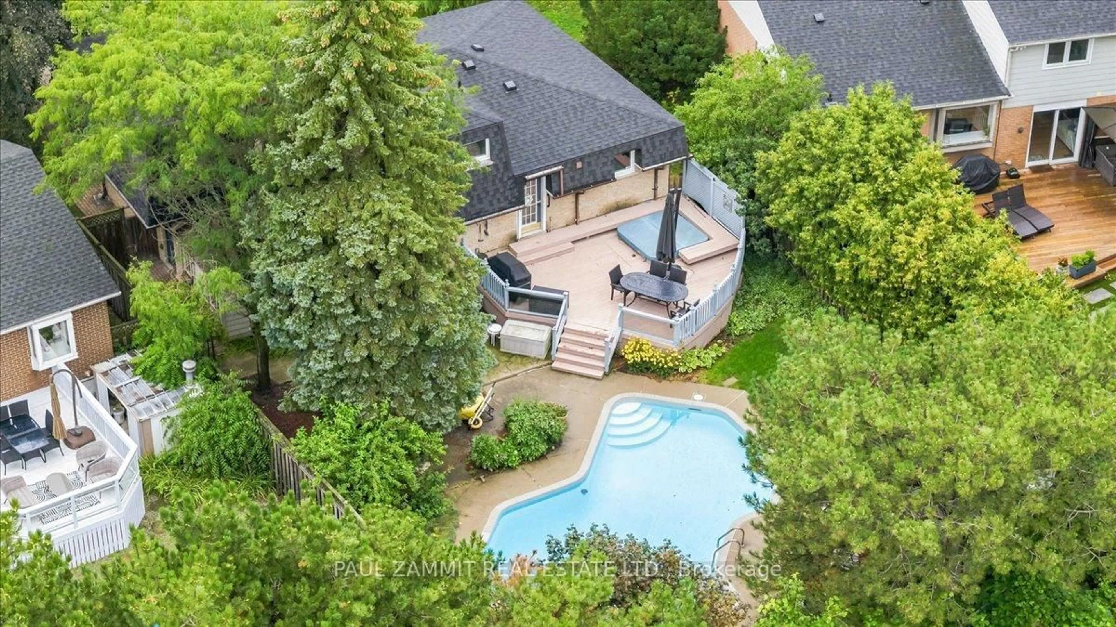 A pic from outside/outdoor area/front of a property/back of a property/a pic from drone, unknown for 67 Dawn Hill Tr, Markham Ontario L3T 3B1