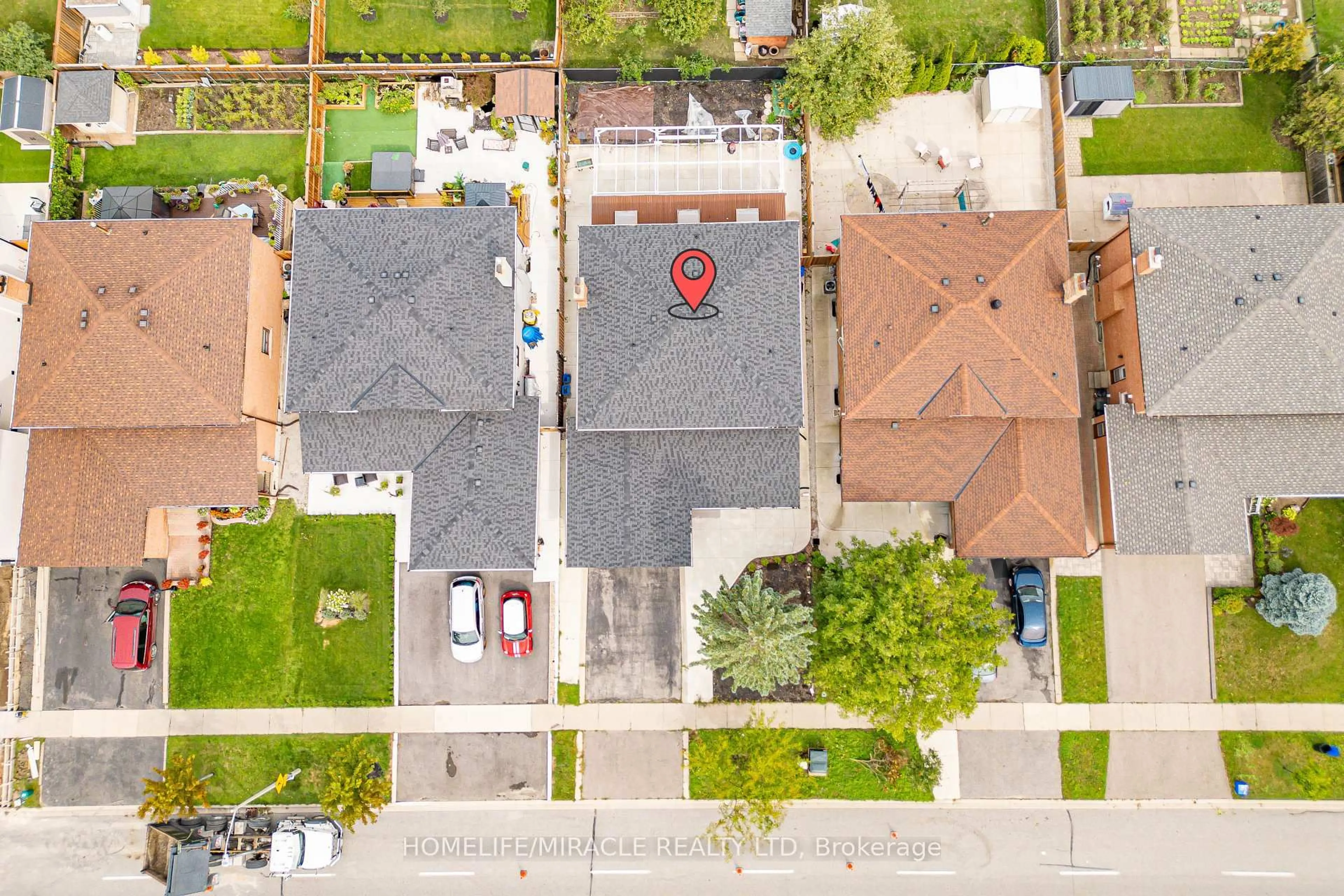A pic from outside/outdoor area/front of a property/back of a property/a pic from drone, street for 8173 Martin Grove Rd, Vaughan Ontario L4L 3W9