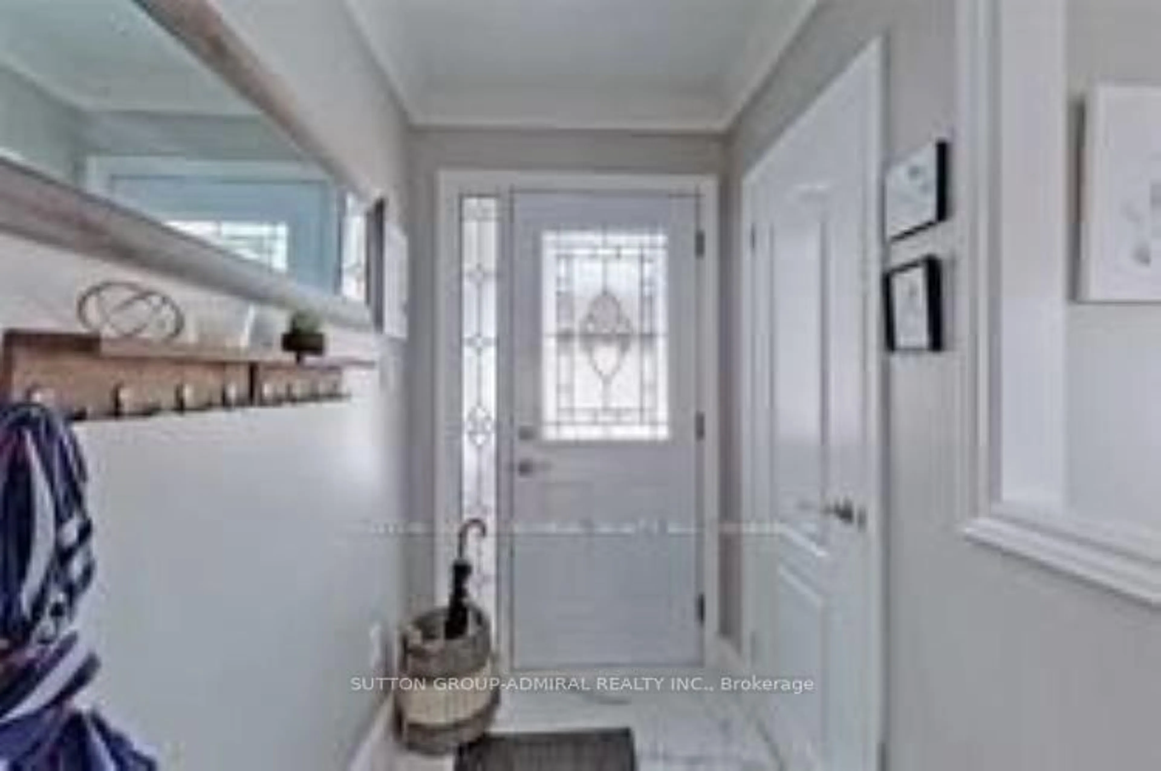 Indoor entryway for 114 Cartier Cres, Richmond Hill Ontario L4C 2N6