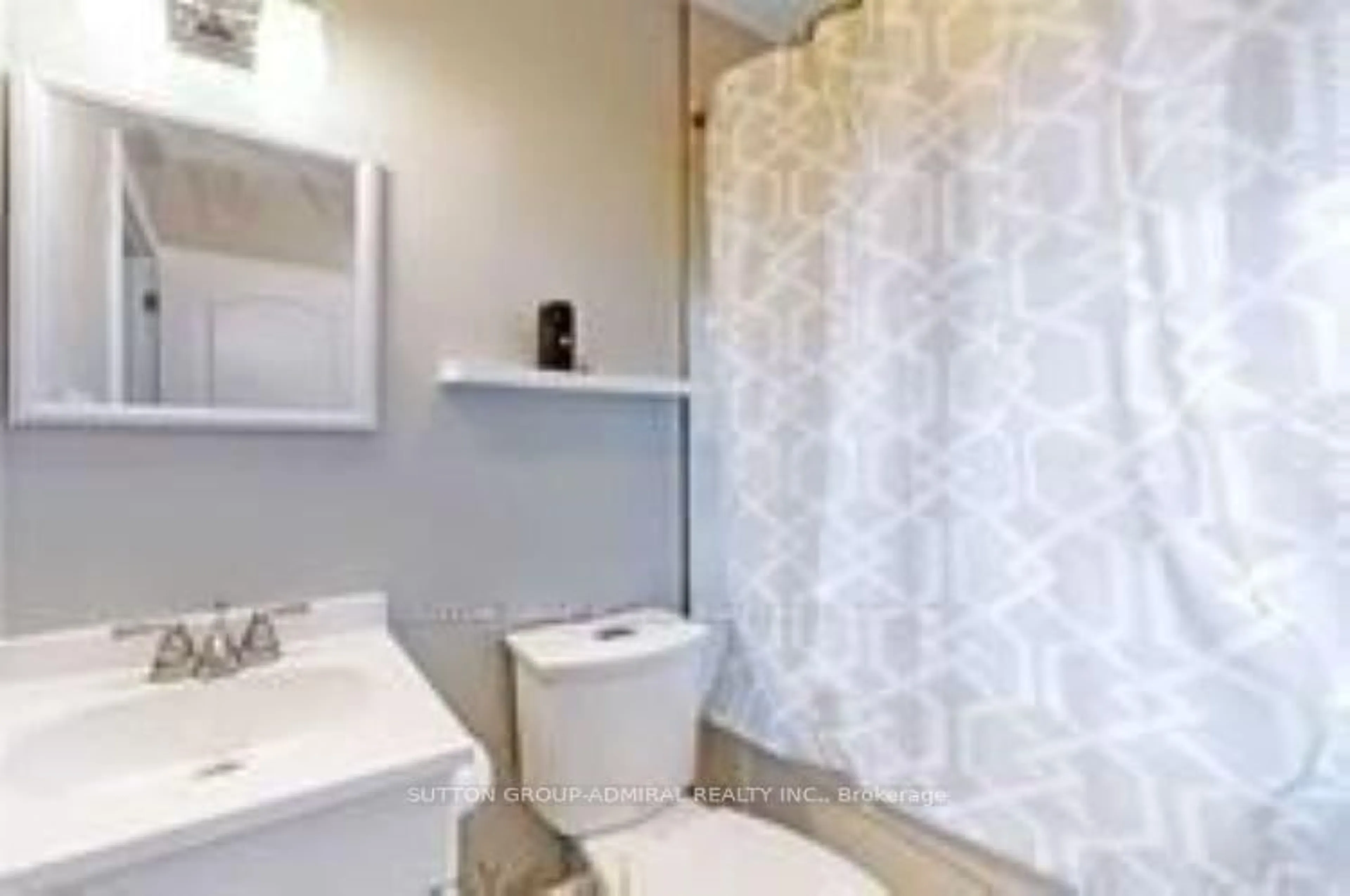 Standard bathroom, unknown for 114 Cartier Cres, Richmond Hill Ontario L4C 2N6