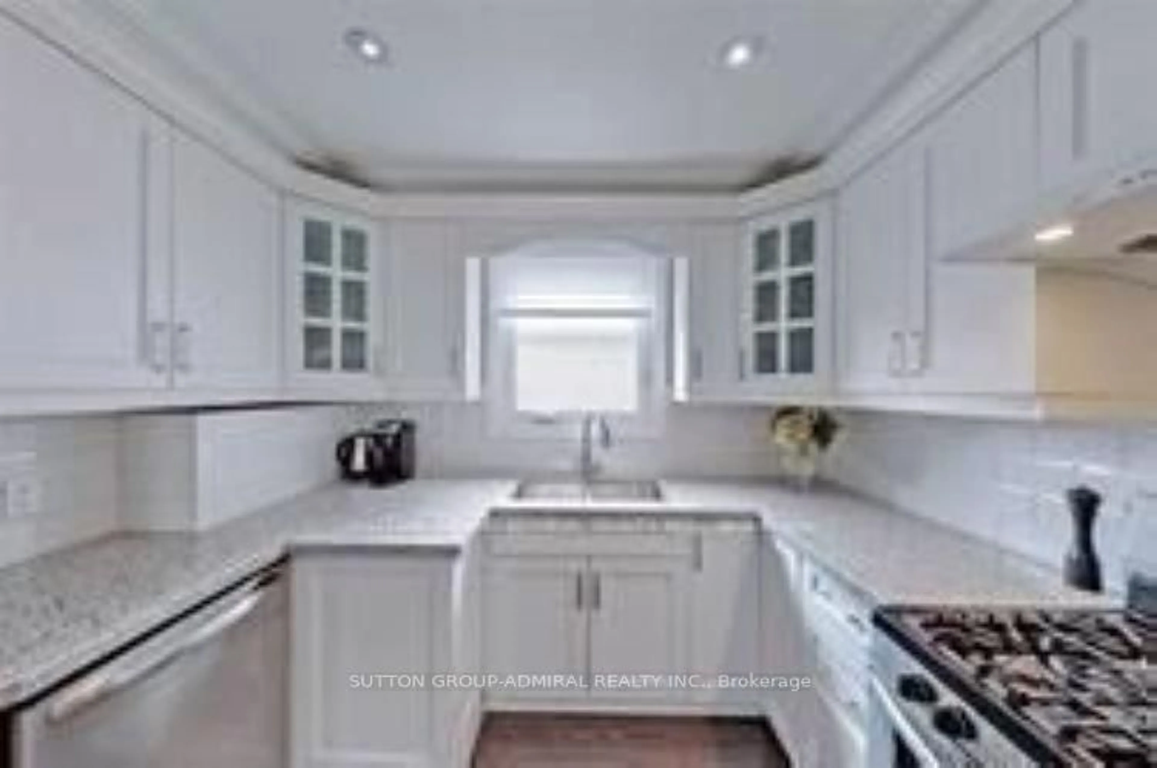 Standard kitchen, ceramic/tile floor for 114 Cartier Cres, Richmond Hill Ontario L4C 2N6
