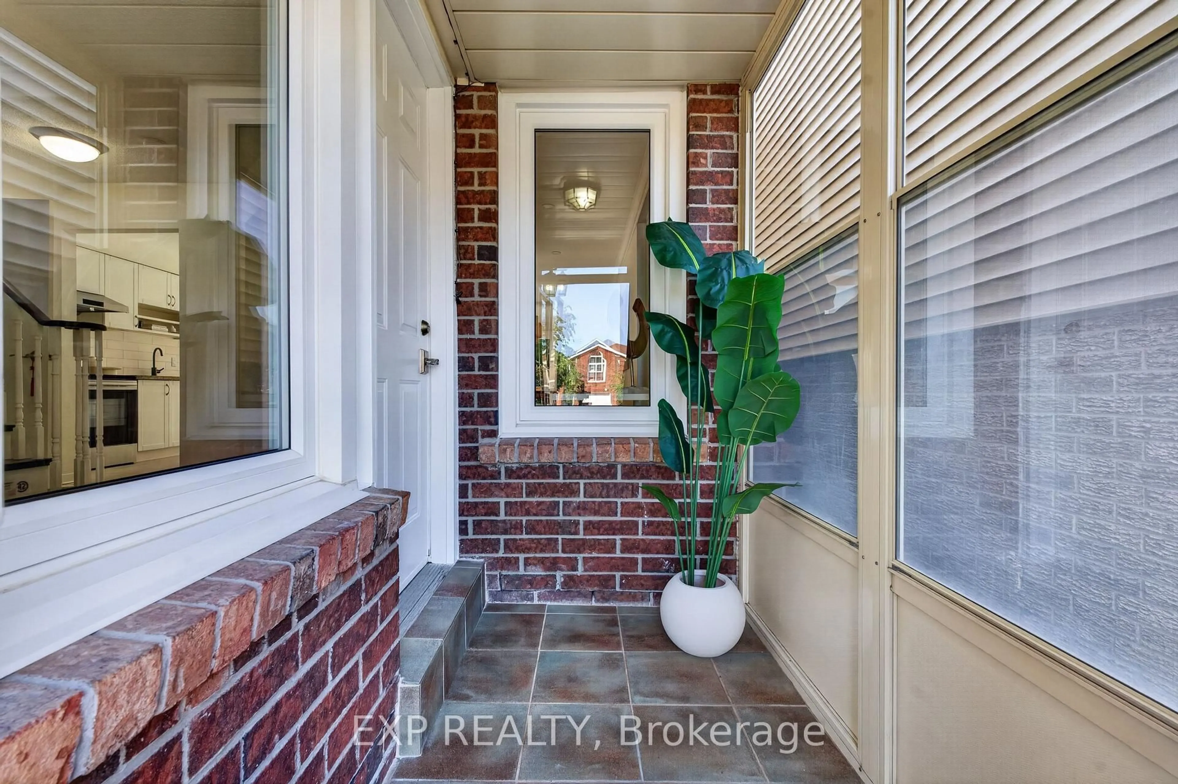 Indoor entryway for 109 Winding Lane, Vaughan Ontario L4J 5J1