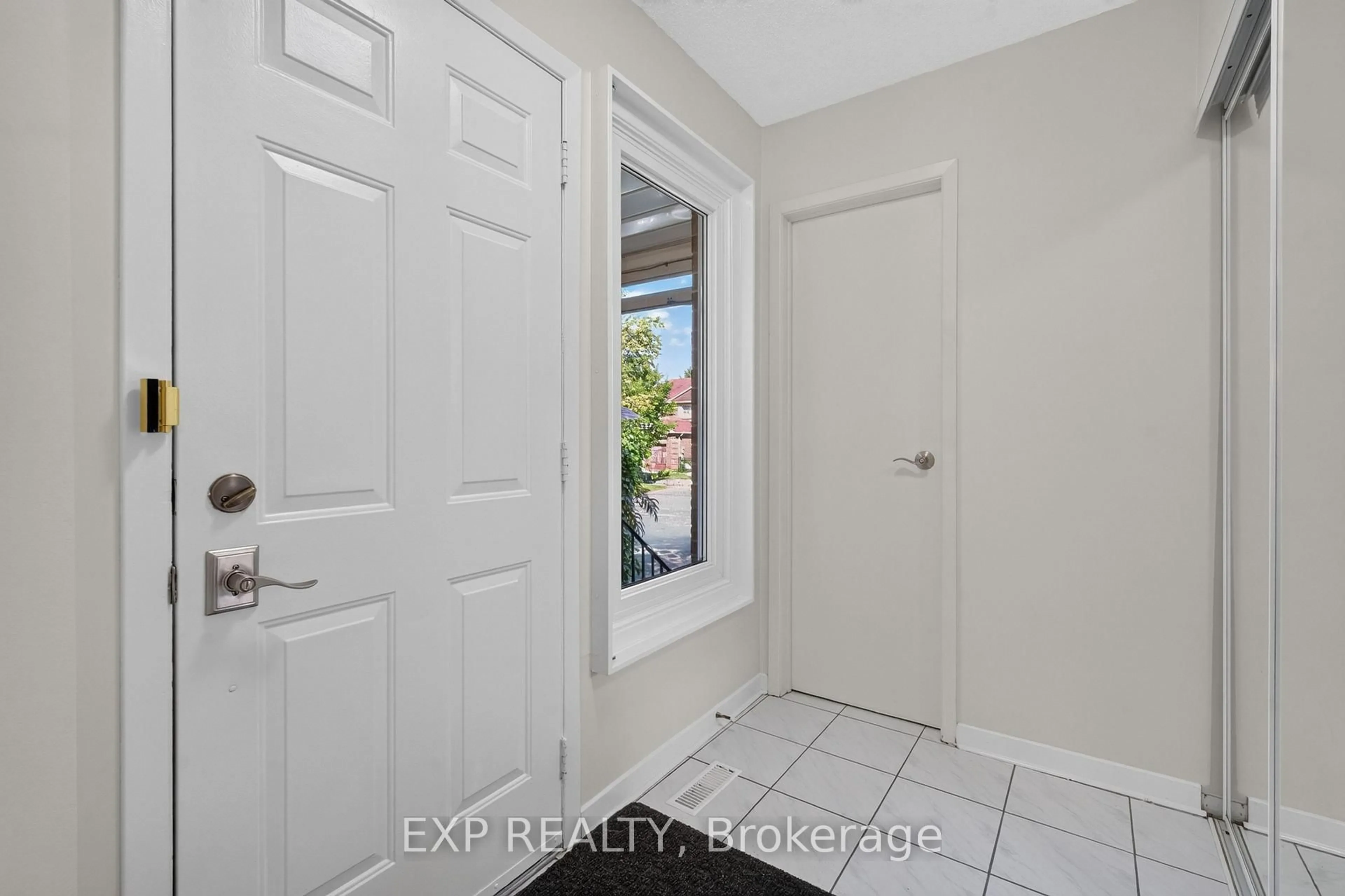 Indoor entryway for 109 Winding Lane, Vaughan Ontario L4J 5J1