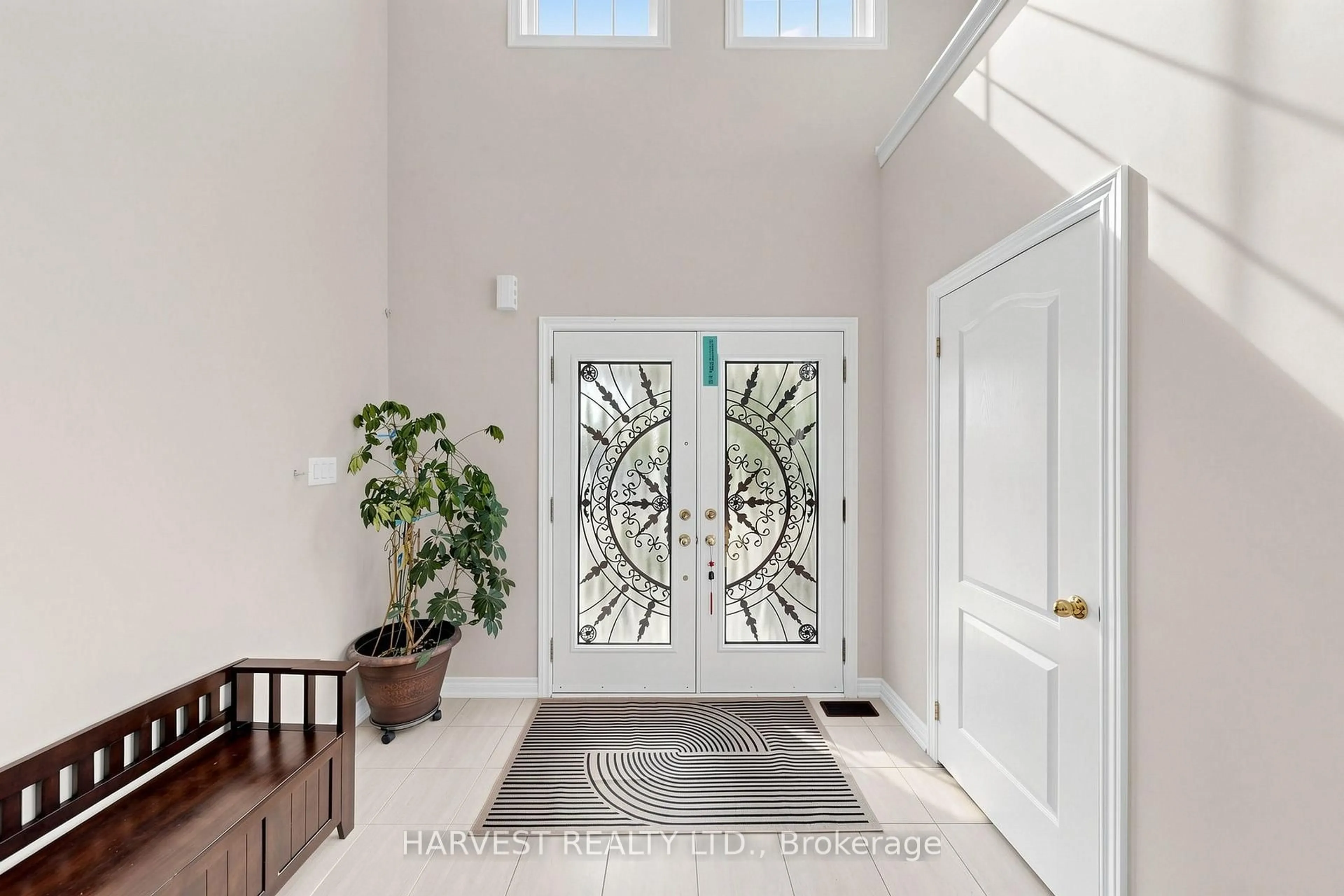 Indoor entryway for 16 Mckenzie Way, Bradford West Gwillimbury Ontario L3Z 0K1