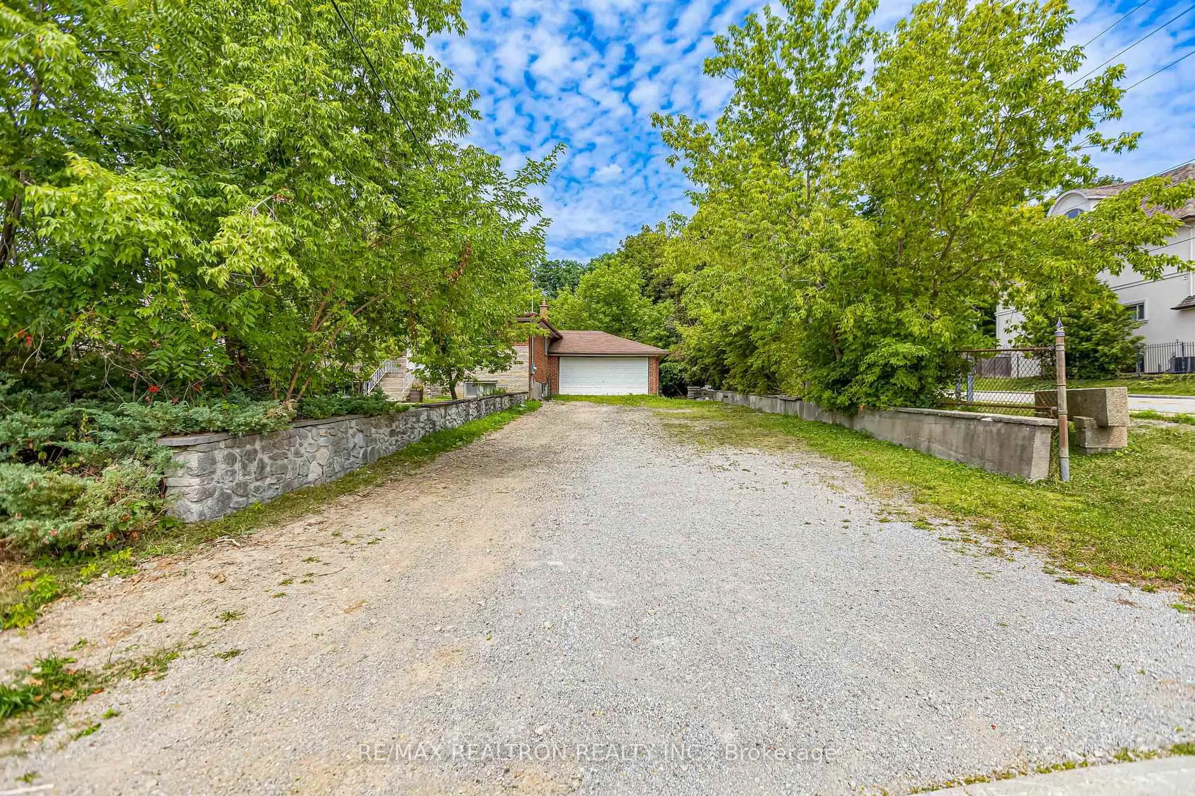A pic from outside/outdoor area/front of a property/back of a property/a pic from drone, street for 108 Garden Ave, Richmond Hill Ontario L4C 6M1