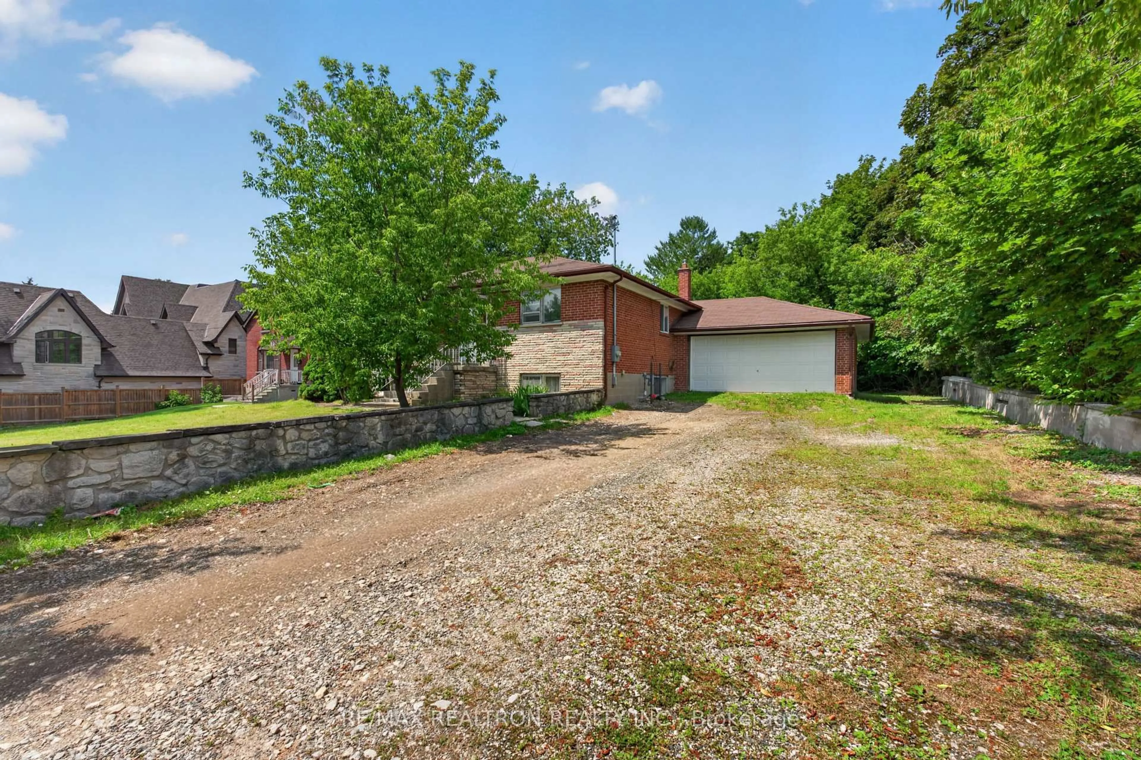 A pic from outside/outdoor area/front of a property/back of a property/a pic from drone, street for 108 Garden Ave, Richmond Hill Ontario L4C 6M1