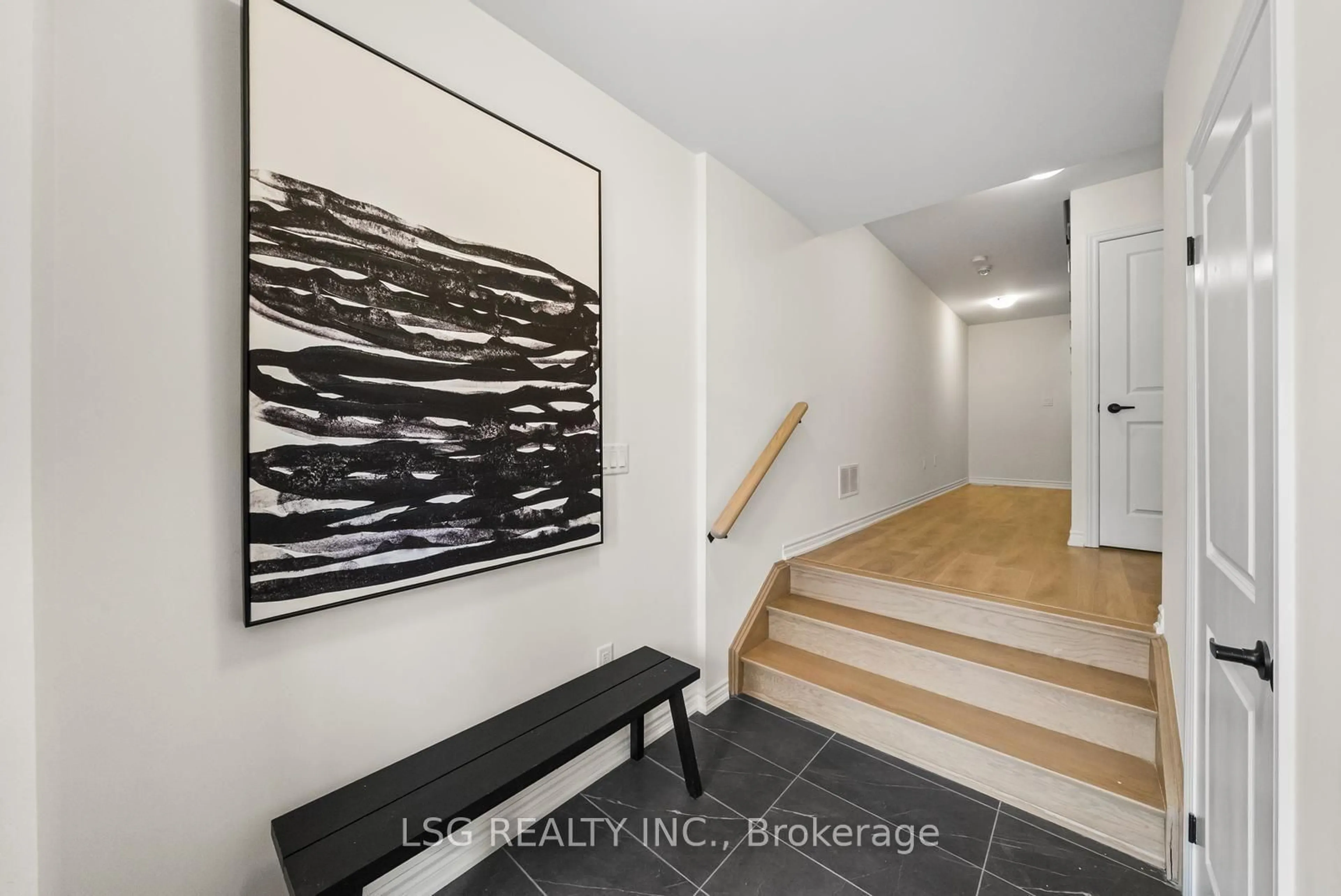 Indoor entryway for 153 Blick Cres, Aurora Ontario L4G 7B6