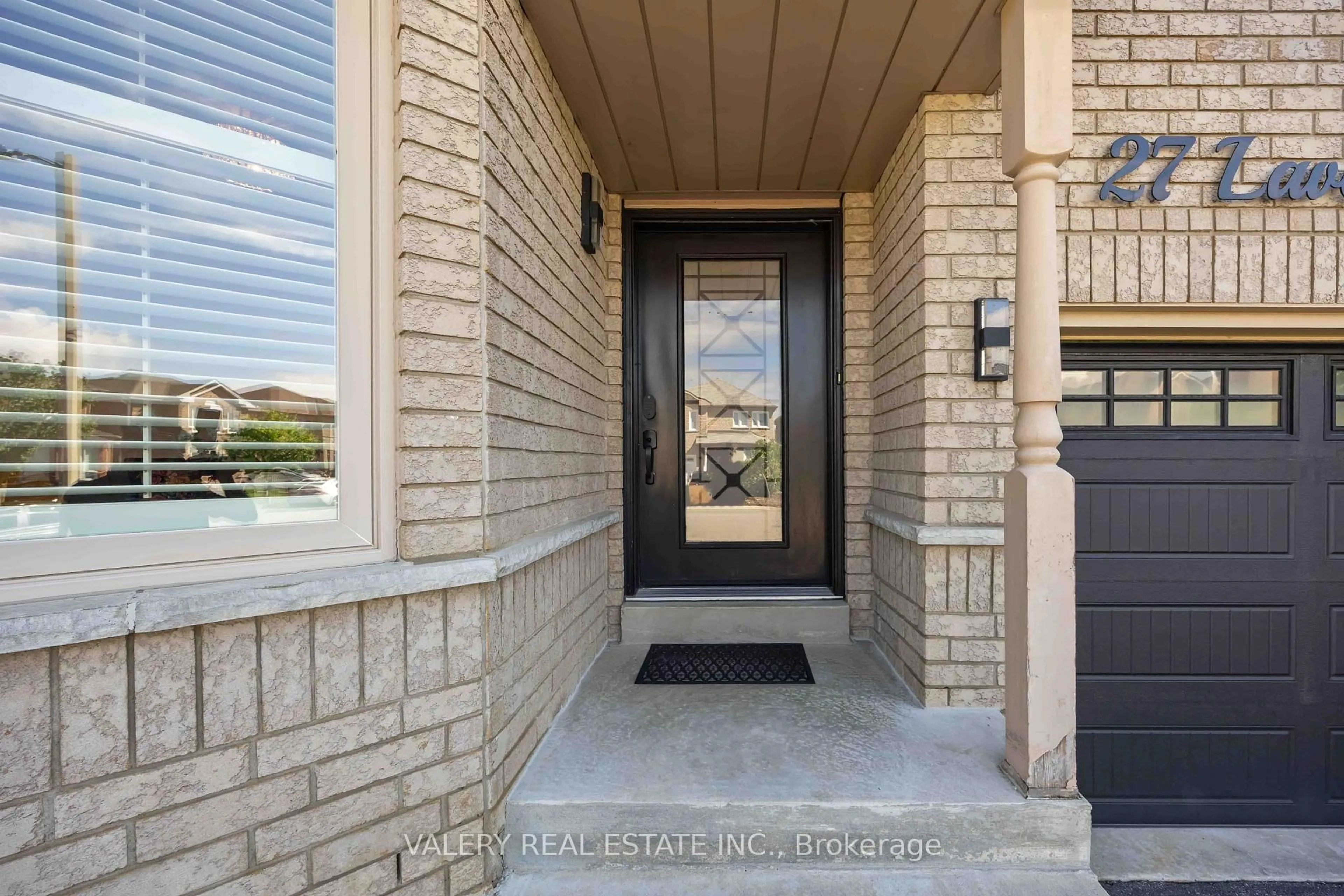 Indoor entryway for 27 Lavender Pl, Vaughan Ontario L4L 9B3