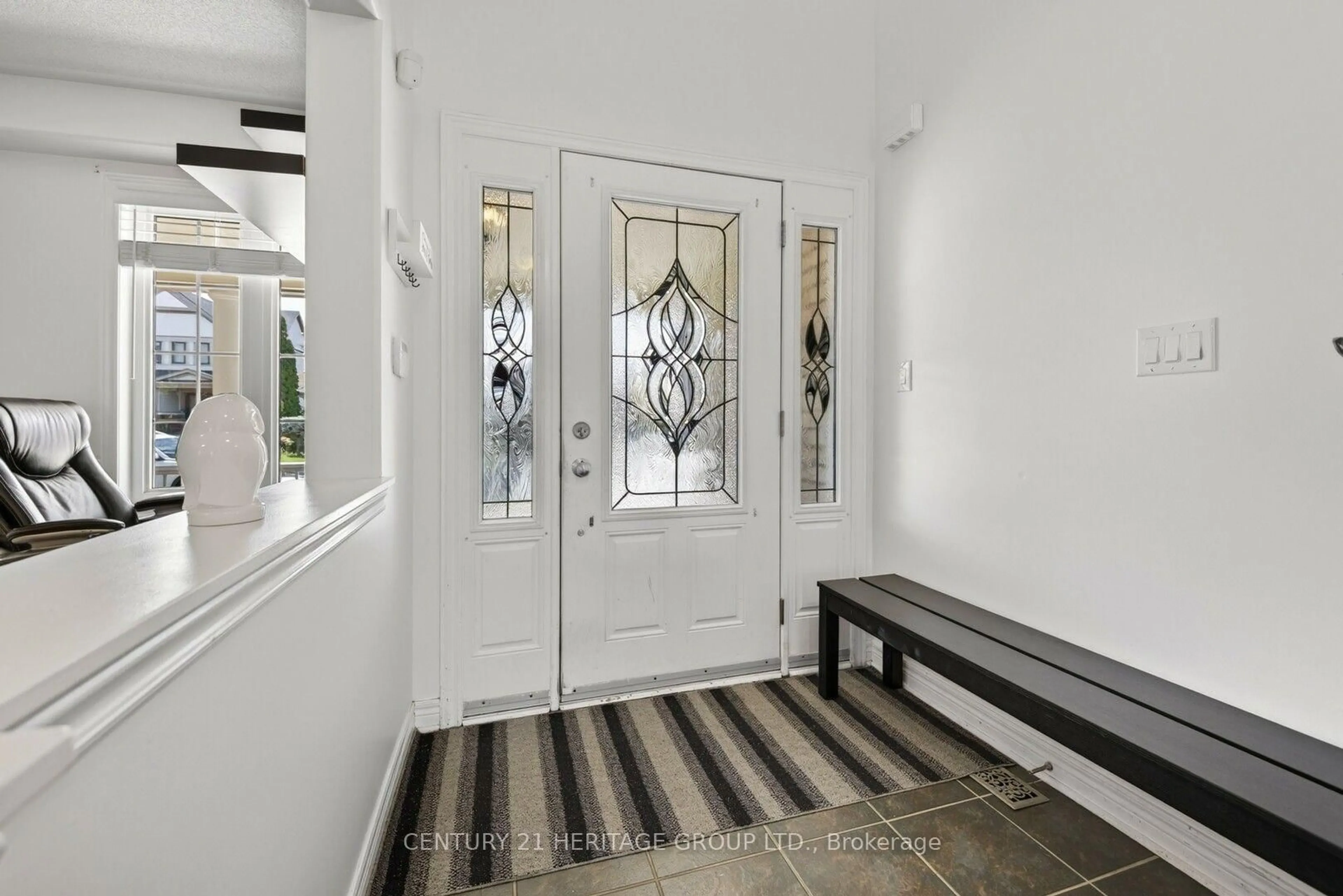 Indoor entryway for 39 Booth St, Bradford West Gwillimbury Ontario L3Z 0A4